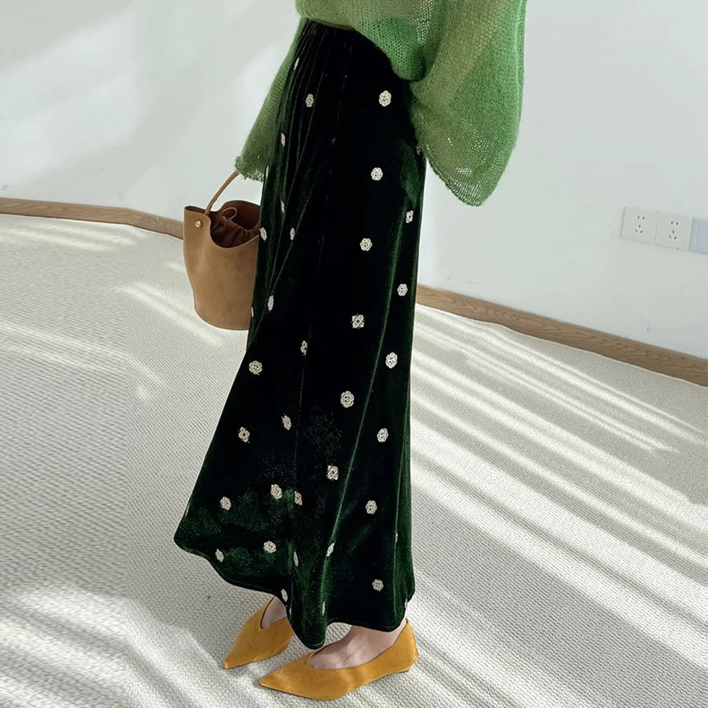 2025 solid color fashion velvet embroidery elastic waist skirt women's autumn and winter retro high-end loose long dress