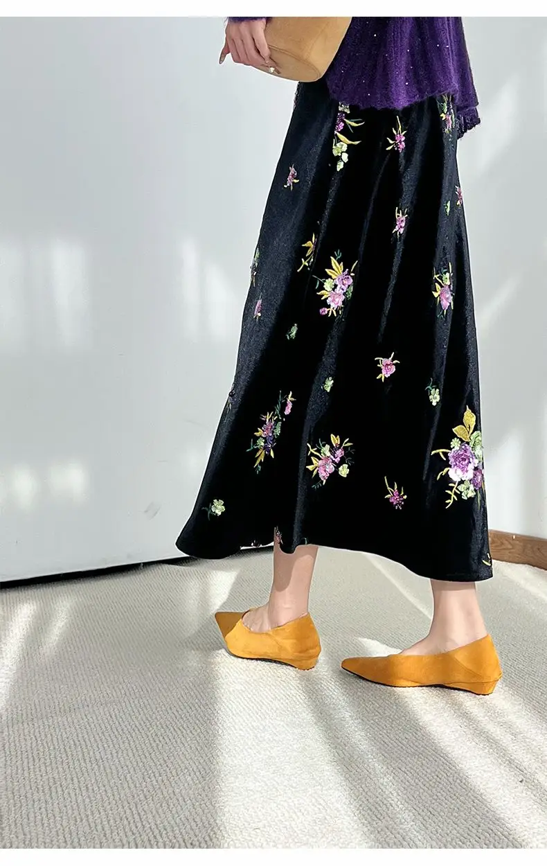 2025 solid color fashion velvet embroidery elastic waist skirt women's autumn and winter retro high-end loose long dress