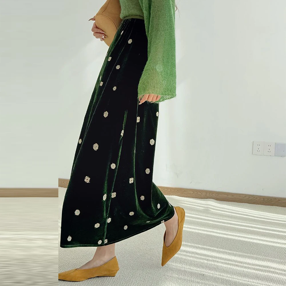 2025 solid color fashion velvet embroidery elastic waist skirt women's autumn and winter retro high-end loose long dress