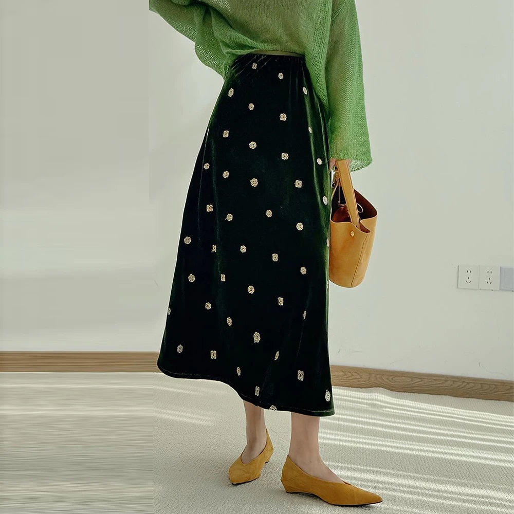 2025 solid color fashion velvet embroidery elastic waist skirt women's autumn and winter retro high-end loose long dress