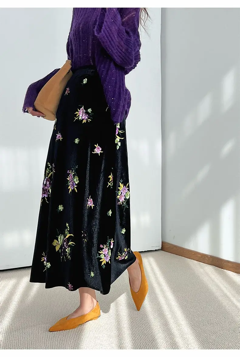 2025 solid color fashion velvet embroidery elastic waist skirt women's autumn and winter retro high-end loose long dress