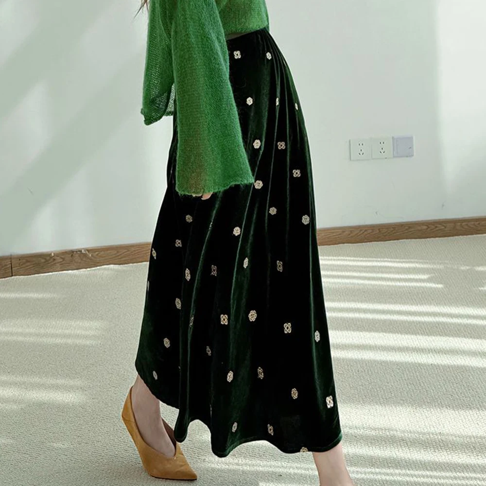 2025 solid color fashion velvet embroidery elastic waist skirt women's autumn and winter retro high-end loose long dress
