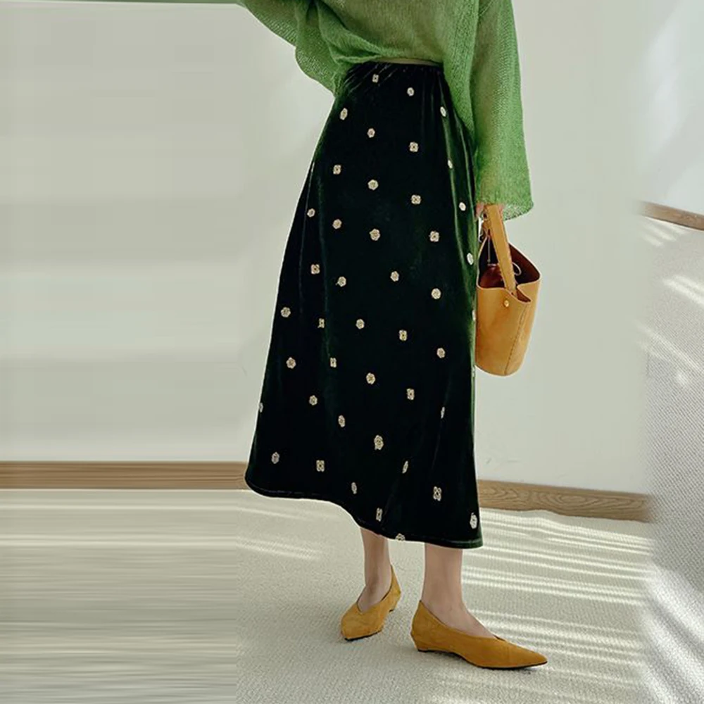 2025 solid color fashion velvet embroidery elastic waist skirt women's autumn and winter retro high-end loose long dress