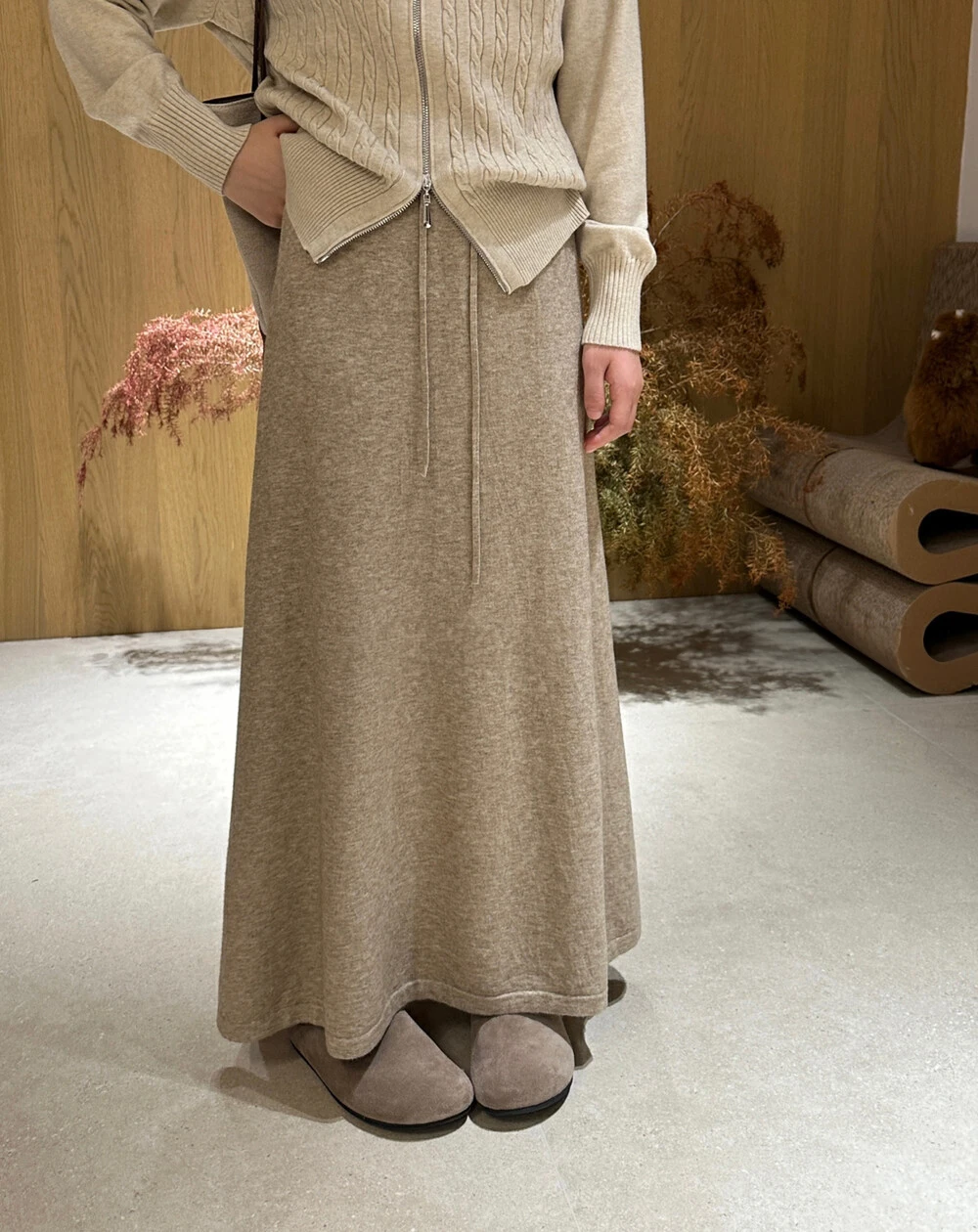 Versatile Medium-Length Wool Knit Skirt For Women With Elastic Waist Soft And Supple Style Wide Hemline Casual Fashion