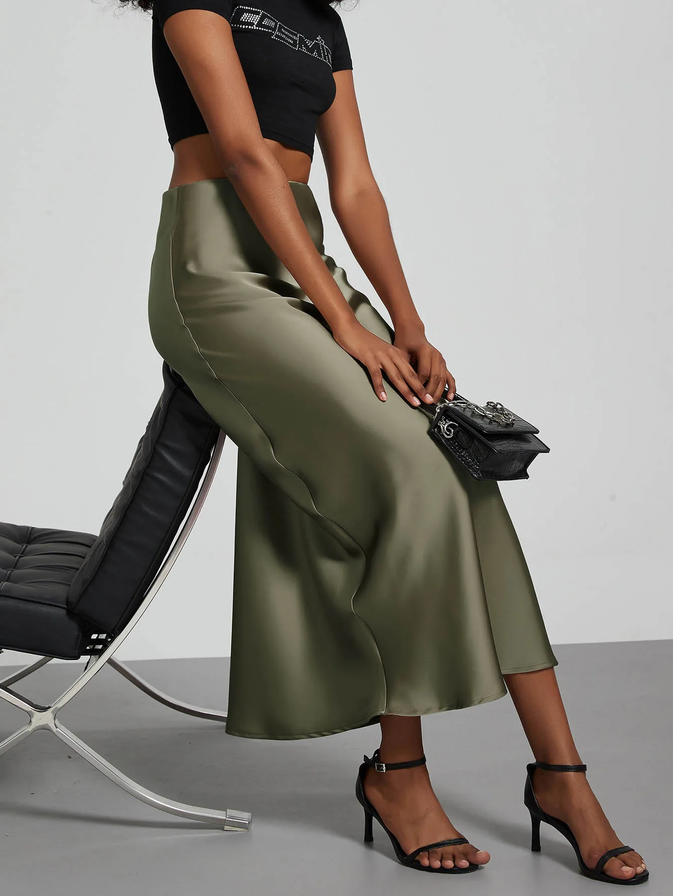 Minimalist Satin Midi Skirt High Waist Bias Cut Flowy Hem Top for Office & Casual Streetwear