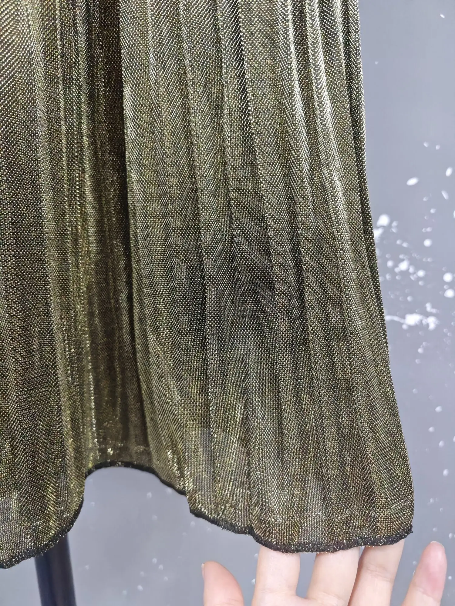 LANMREM 2025 new Spring fashion women clothes high waist A-line pleated sliver vintage elastic long halfbody skirt WH28501XL