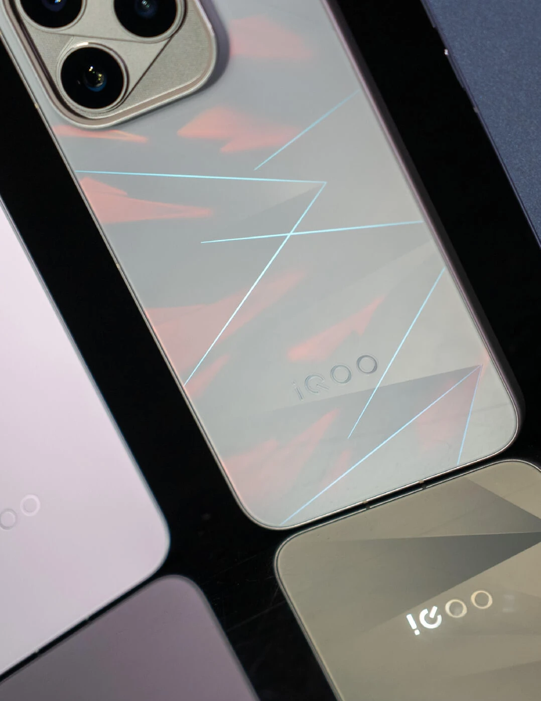 ViVO iQOO 16 Phone 5G Snapdragon 8 Elite Extreme Gen 6 6.85‘ AMOLED 165HZ 50MP 100W Charger 8400mAh OriginOS7 GooglePlay iQOO16