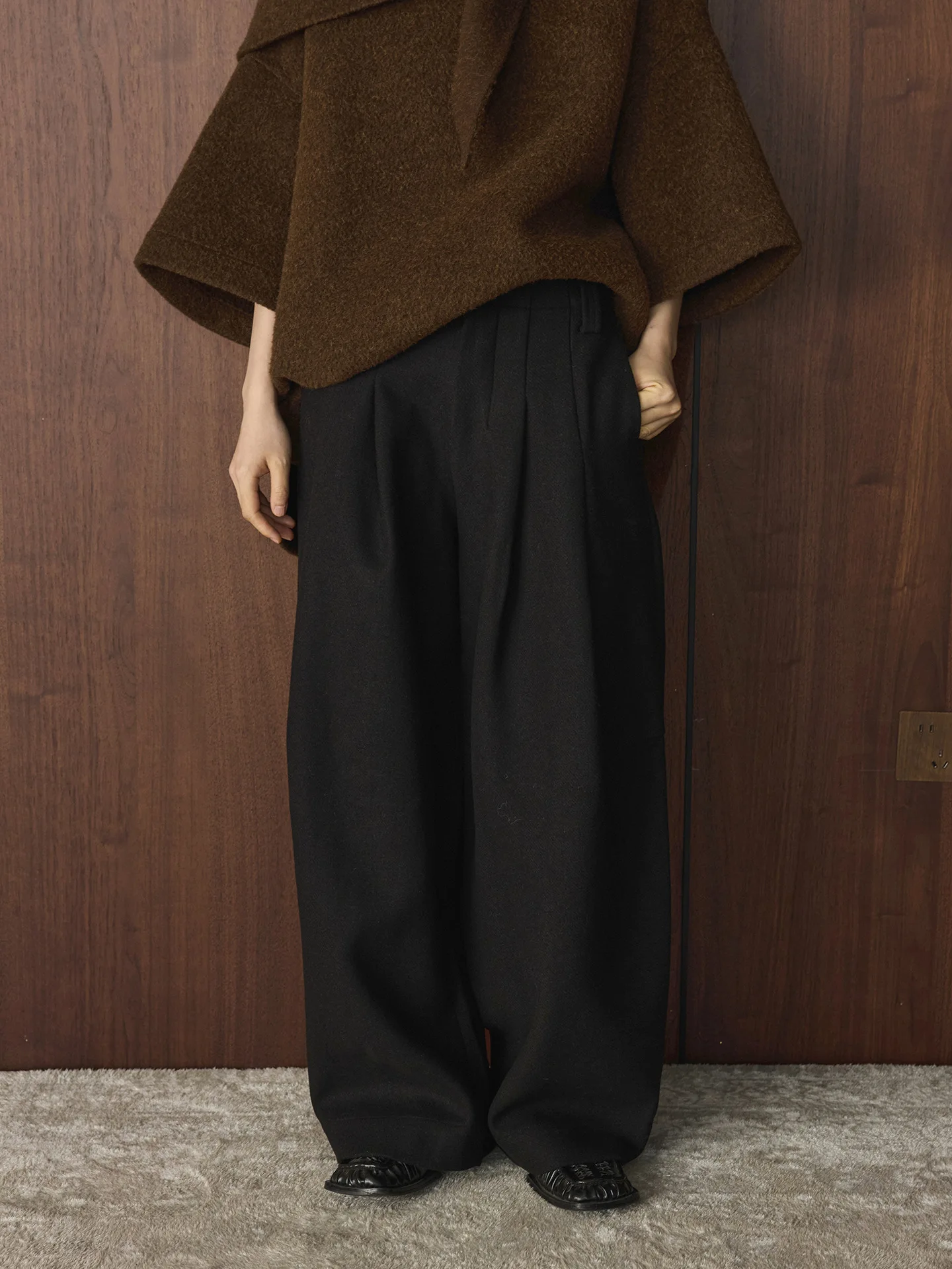Winter new Korean retro fashionable woolen pleated wool trousers loose and slimming warm pants for women