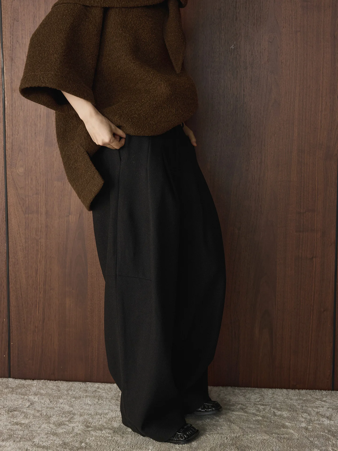 Winter new Korean retro fashionable woolen pleated wool trousers loose and slimming warm pants for women