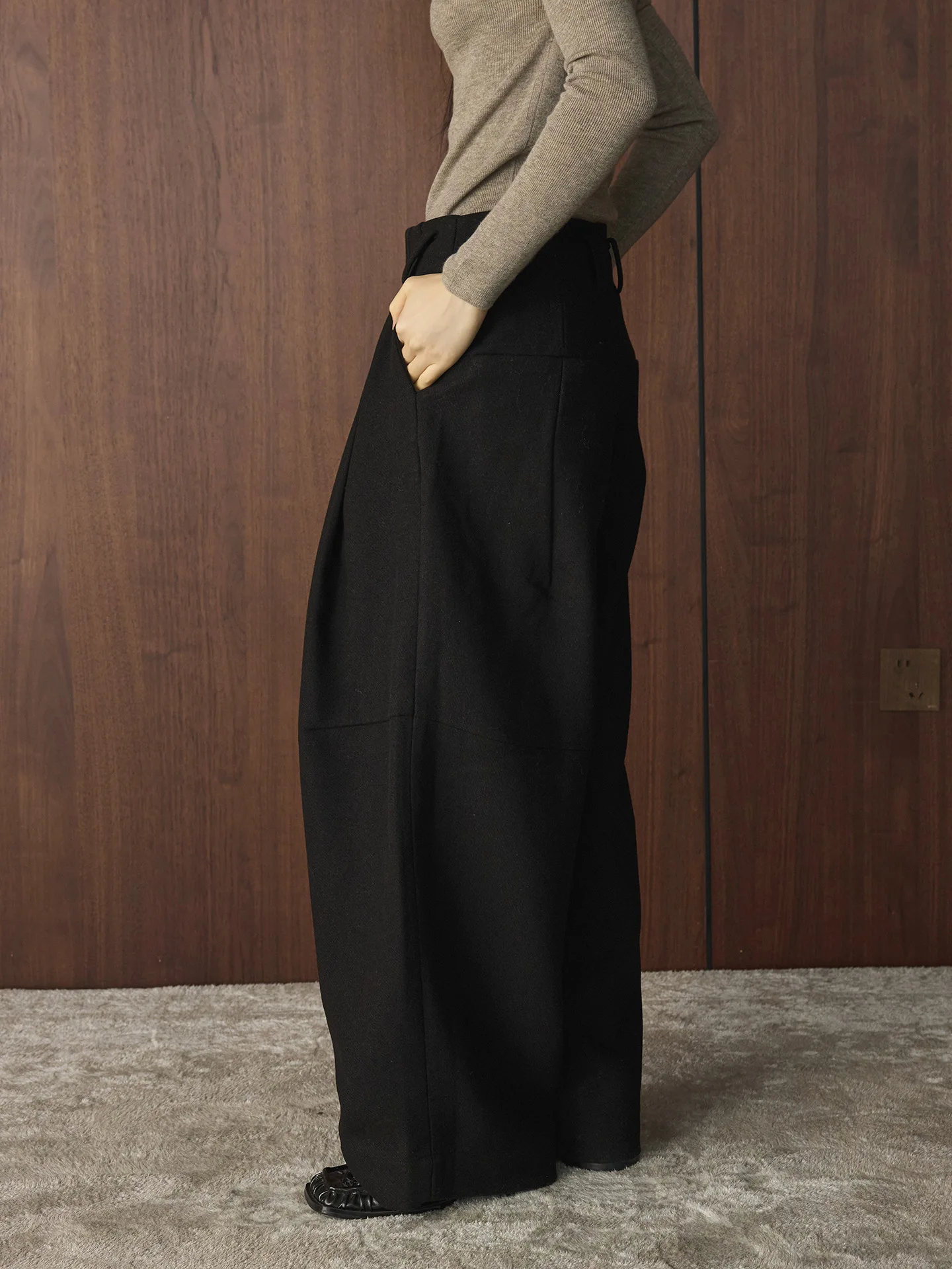 Winter new Korean retro fashionable woolen pleated wool trousers loose and slimming warm pants for women
