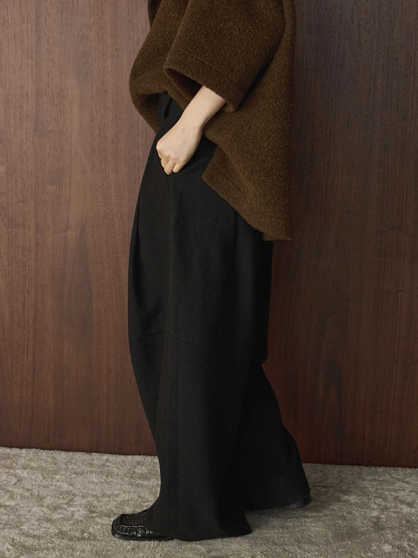 Winter new Korean retro fashionable woolen pleated wool trousers loose and slimming warm pants for women