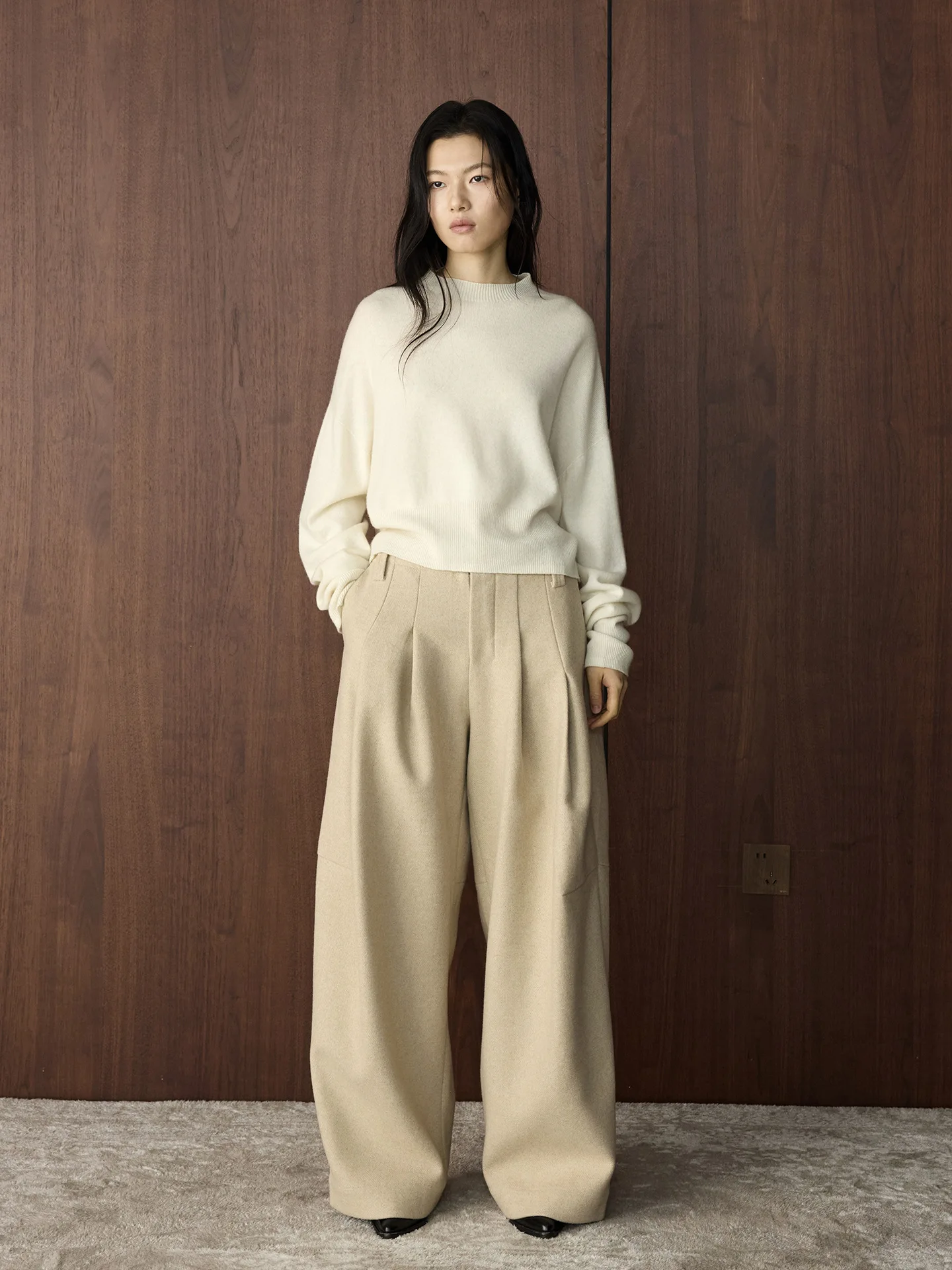 Winter new Korean retro fashionable woolen pleated wool trousers loose and slimming warm pants for women