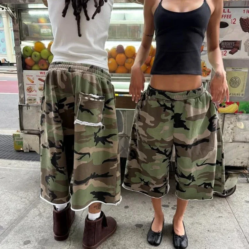 Unisex Men Women Casual Retro Y2K Camo Camouflage Print Wide Leg Pocket Burr Sweatshorts Hip Hop Harajuku Streetwear Shorts Jean
