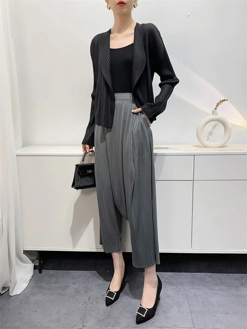 YUDX Pleated Wide Leg Pants Loose Niche Design Women High Waist New Spring 2024 Solid Color Spliced Pockets Trousers