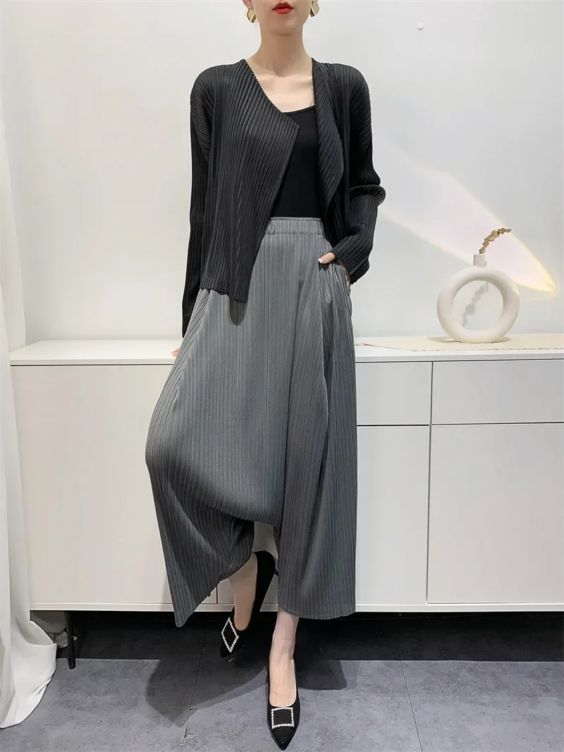 YUDX Pleated Wide Leg Pants Loose Niche Design Women High Waist New Spring 2024 Solid Color Spliced Pockets Trousers