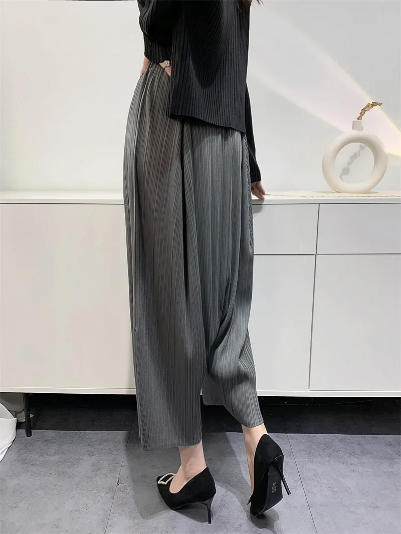 YUDX Pleated Wide Leg Pants Loose Niche Design Women High Waist New Spring 2024 Solid Color Spliced Pockets Trousers
