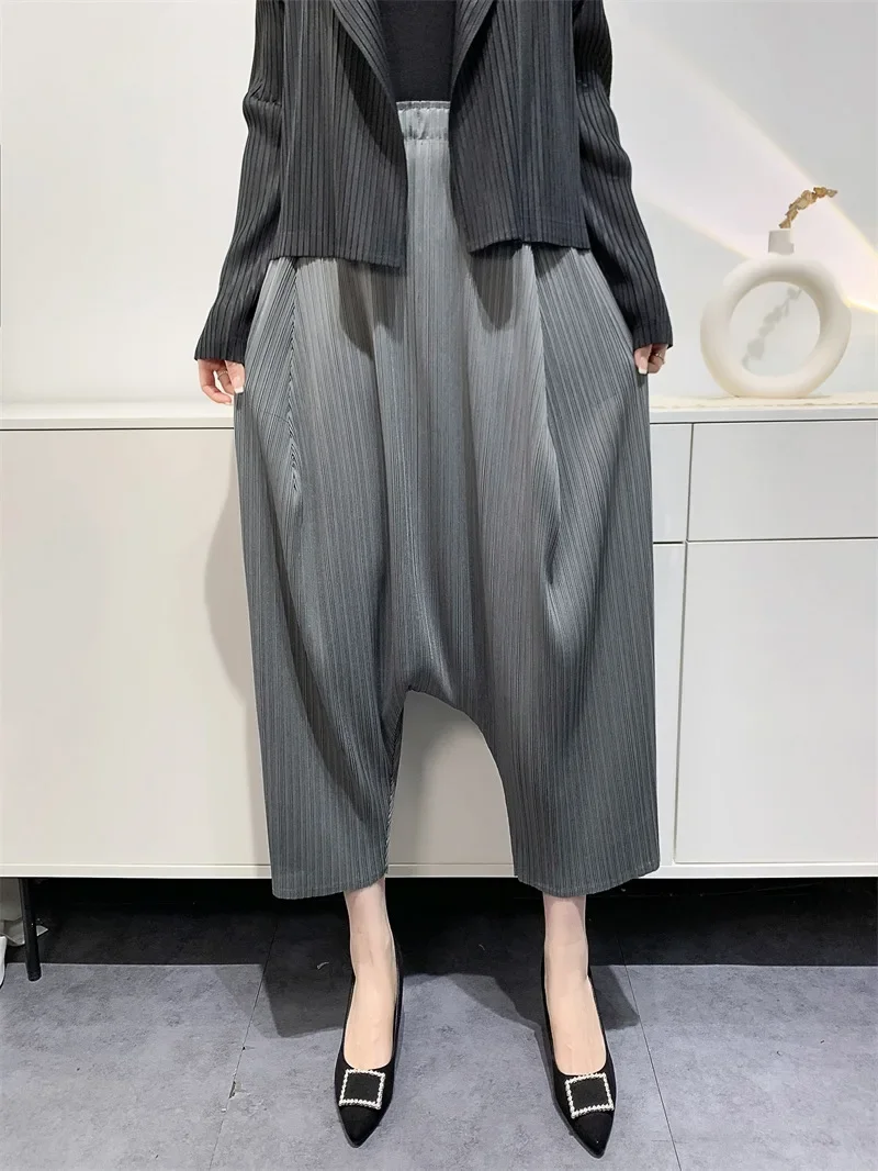 YUDX Pleated Wide Leg Pants Loose Niche Design Women High Waist New Spring 2024 Solid Color Spliced Pockets Trousers