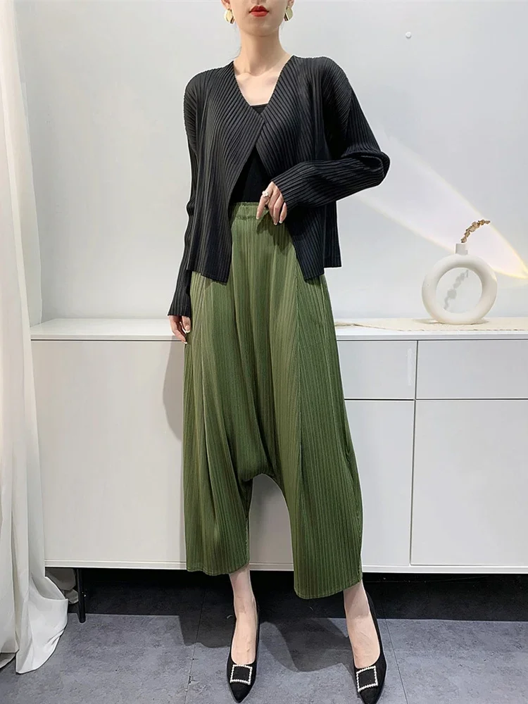 YUDX Pleated Wide Leg Pants Loose Niche Design Women High Waist New Spring 2024 Solid Color Spliced Pockets Trousers