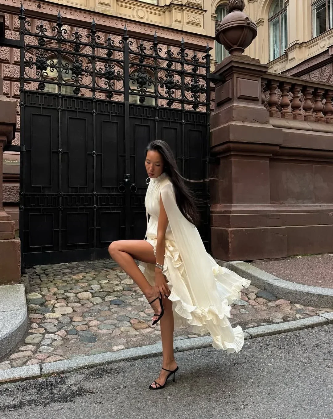 Ivory Sleeveless Ruffled Hem Maxi Dress Women Flowy Solid Cloak Long 2026 Spring Summer Fashion Vacation Leisure Lady Vestidos