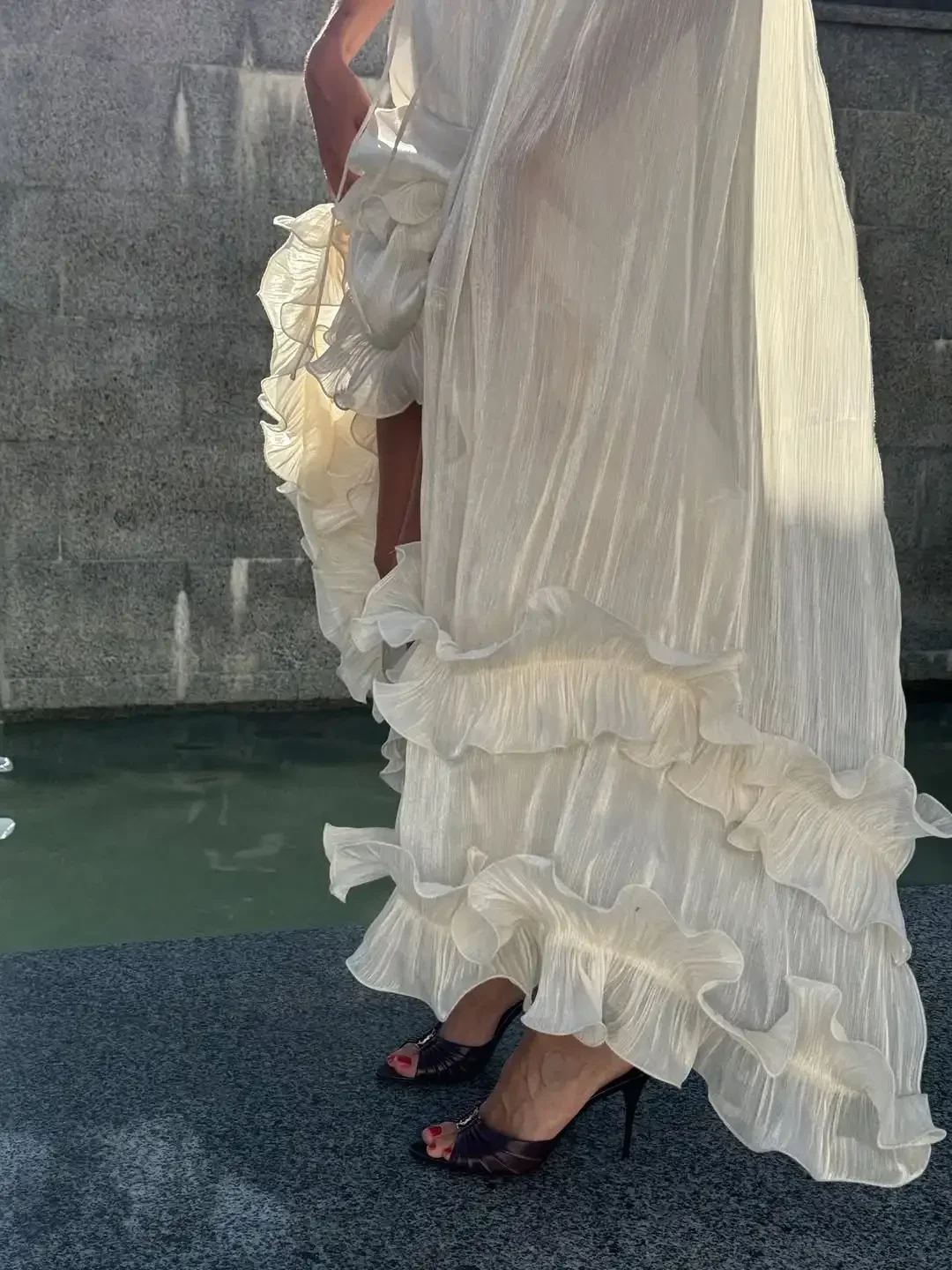Ivory Sleeveless Ruffled Hem Maxi Dress Women Flowy Solid Cloak Long 2026 Spring Summer Fashion Vacation Leisure Lady Vestidos