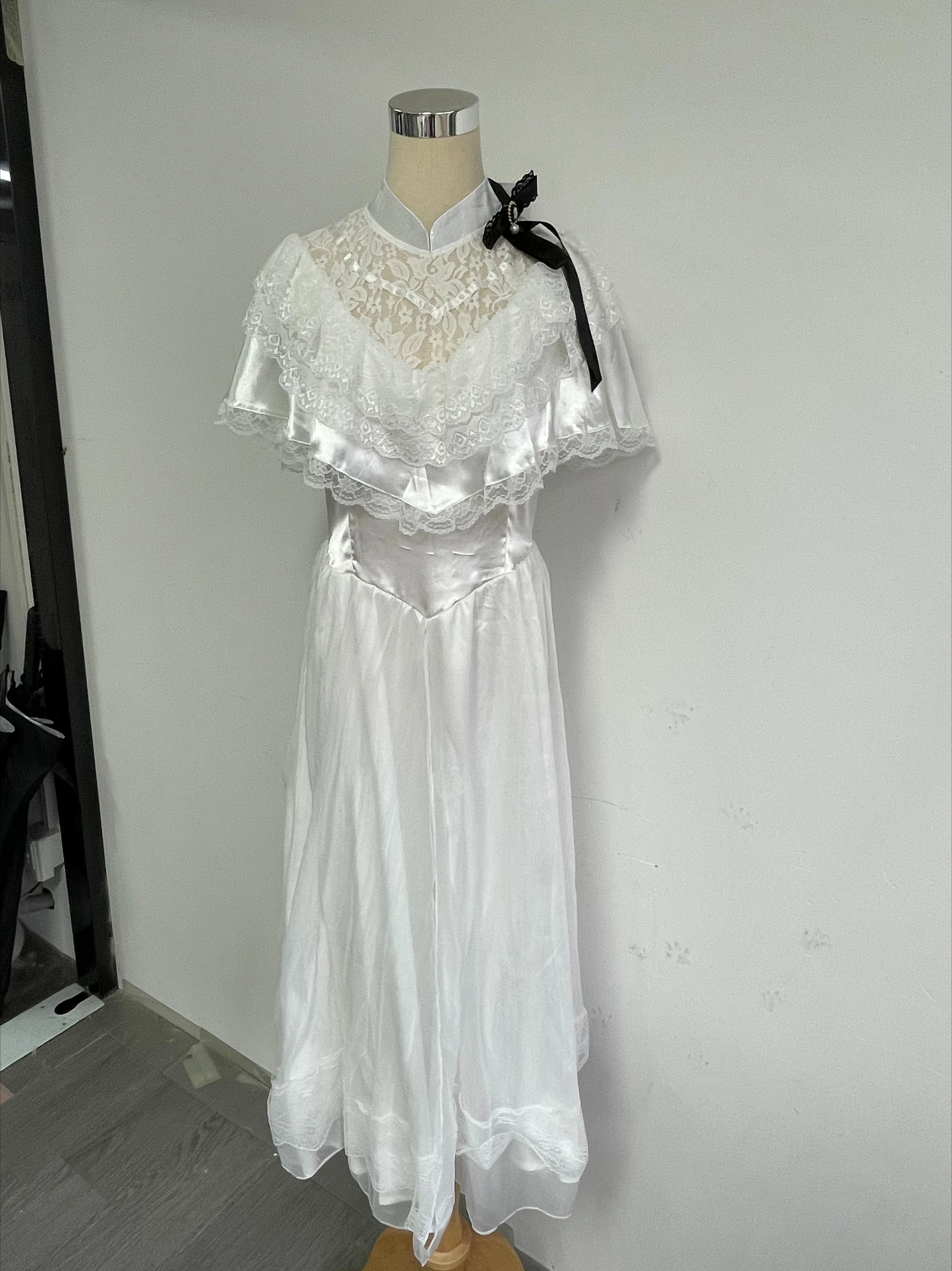 Vintage White Lolita Dress With Cape Shawl Lace Ruffle Bow High Neck Victorian Princess Long Dress Women Elegant Party Dress New