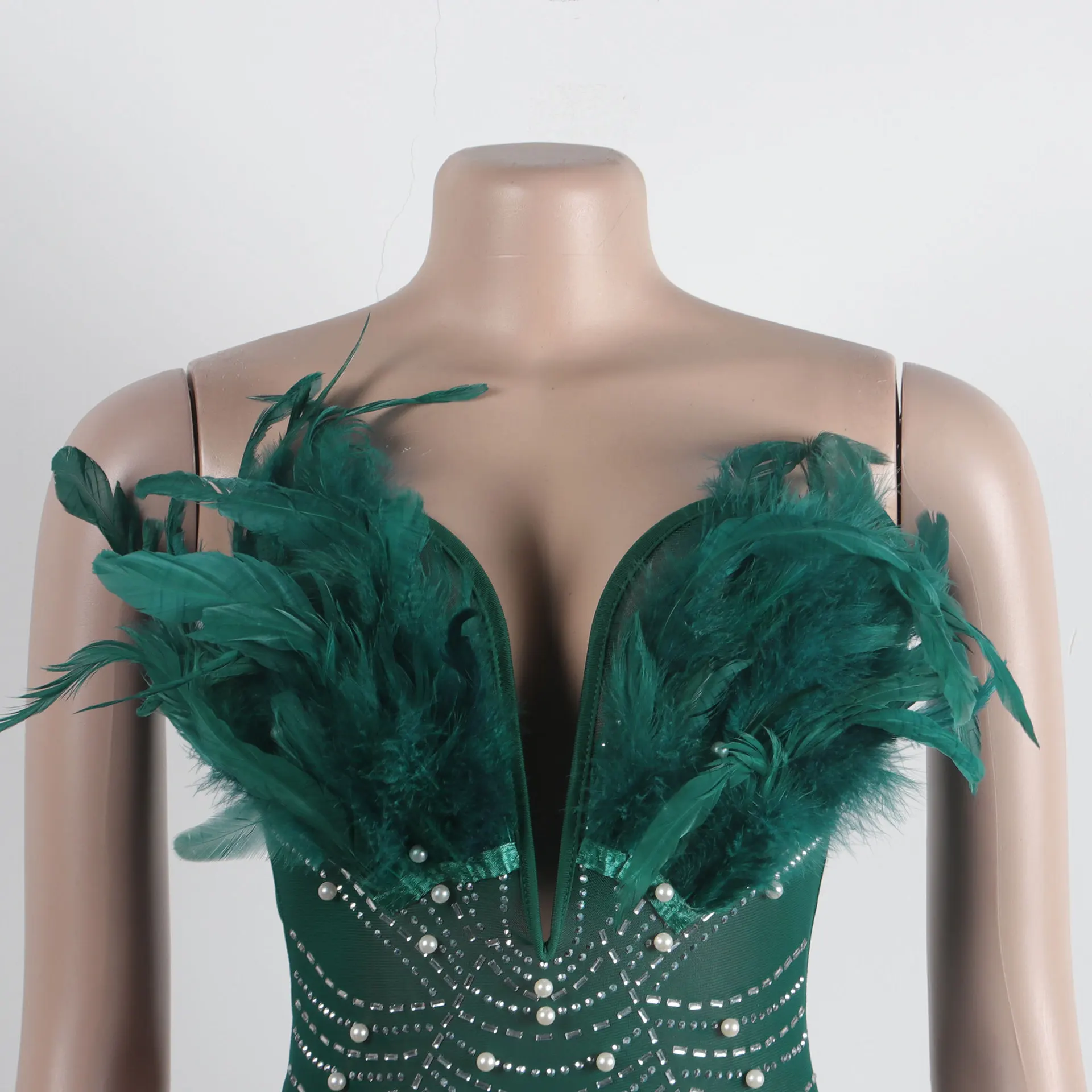 CM.YAYA Women Diamonds Hot Rhinestones Feather Mesh Strapless Plunging V-neck Bodycon Midi Dress 2023 Sexy Party Evening Dresses