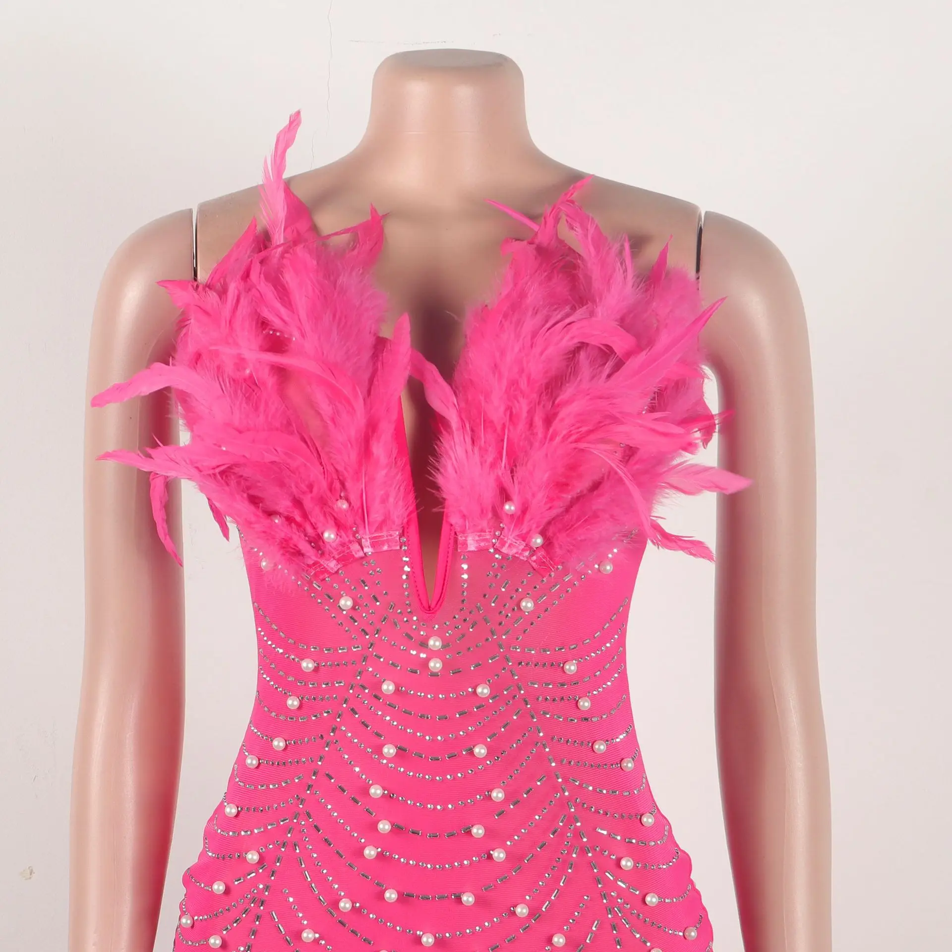 CM.YAYA Women Diamonds Hot Rhinestones Feather Mesh Strapless Plunging V-neck Bodycon Midi Dress 2023 Sexy Party Evening Dresses