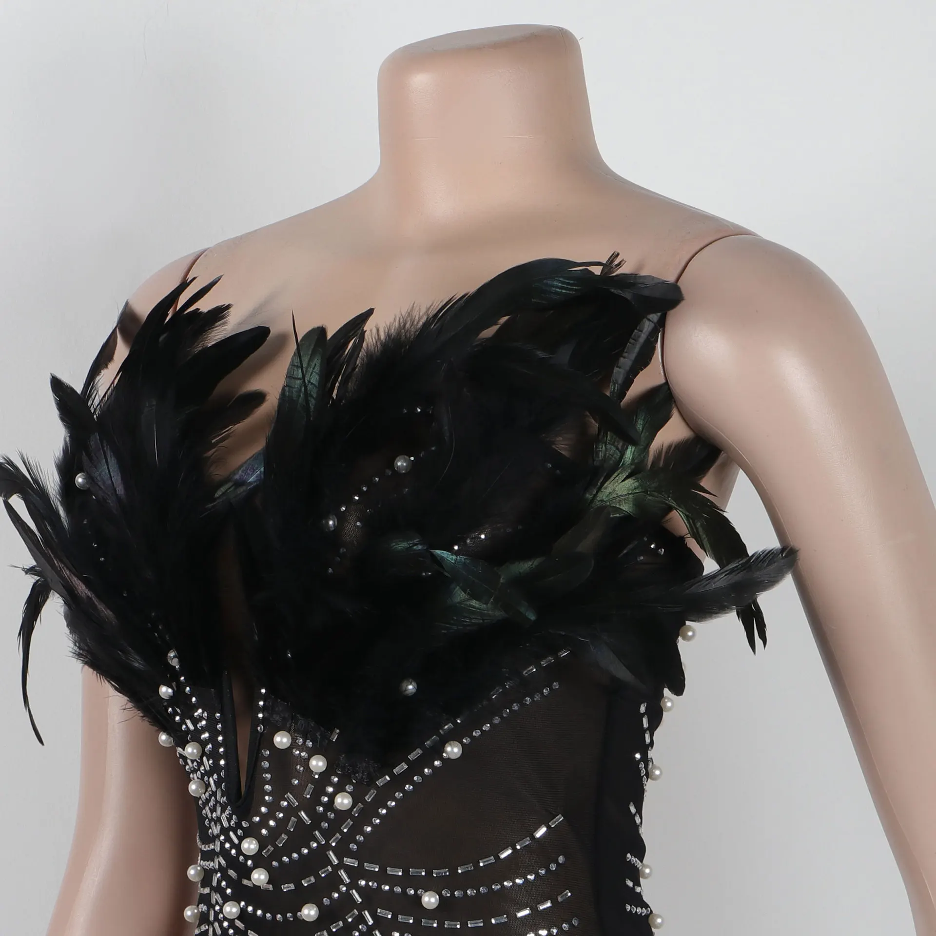 CM.YAYA Women Diamonds Hot Rhinestones Feather Mesh Strapless Plunging V-neck Bodycon Midi Dress 2023 Sexy Party Evening Dresses