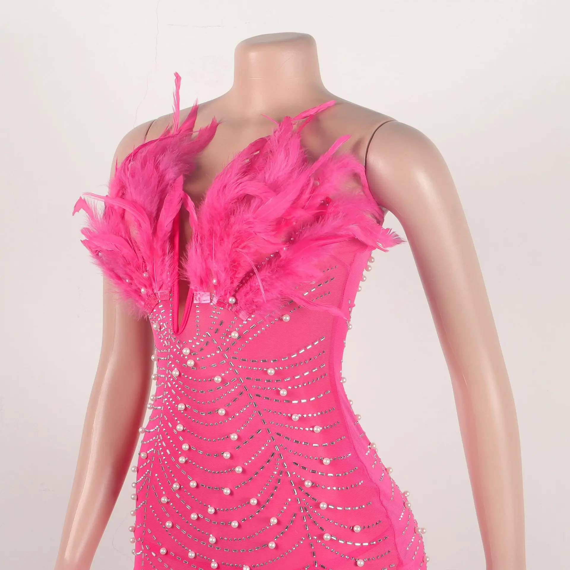 CM.YAYA Women Diamonds Hot Rhinestones Feather Mesh Strapless Plunging V-neck Bodycon Midi Dress 2023 Sexy Party Evening Dresses