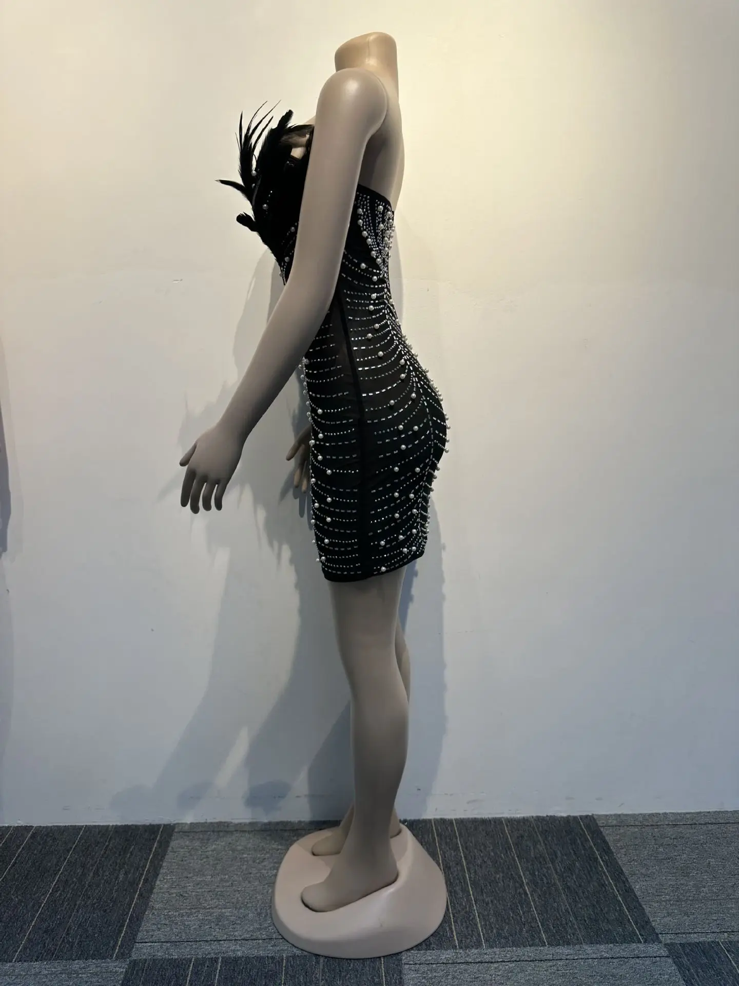 CM.YAYA Women Diamonds Hot Rhinestones Feather Mesh Strapless Plunging V-neck Bodycon Midi Dress 2023 Sexy Party Evening Dresses