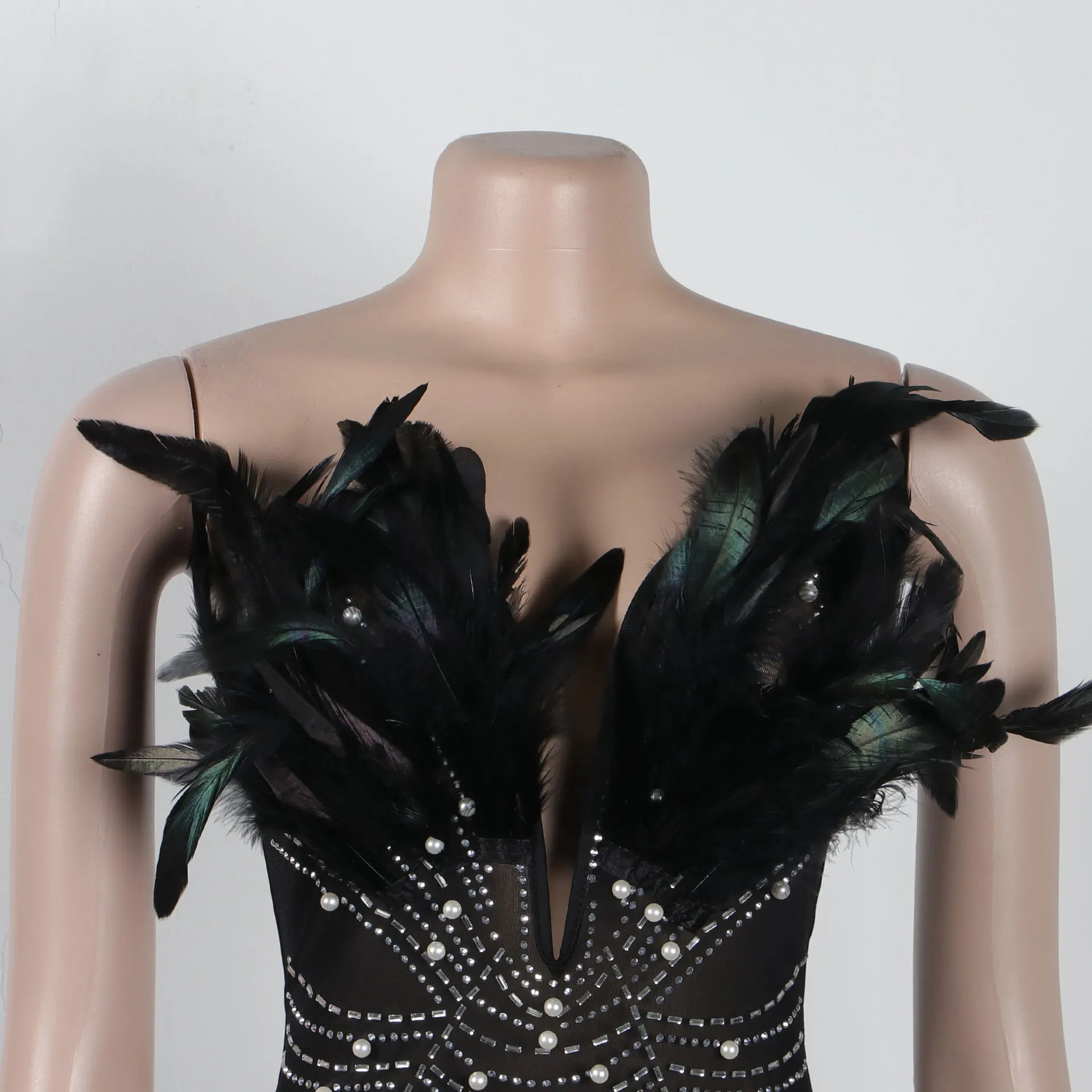 CM.YAYA Women Diamonds Hot Rhinestones Feather Mesh Strapless Plunging V-neck Bodycon Midi Dress 2023 Sexy Party Evening Dresses