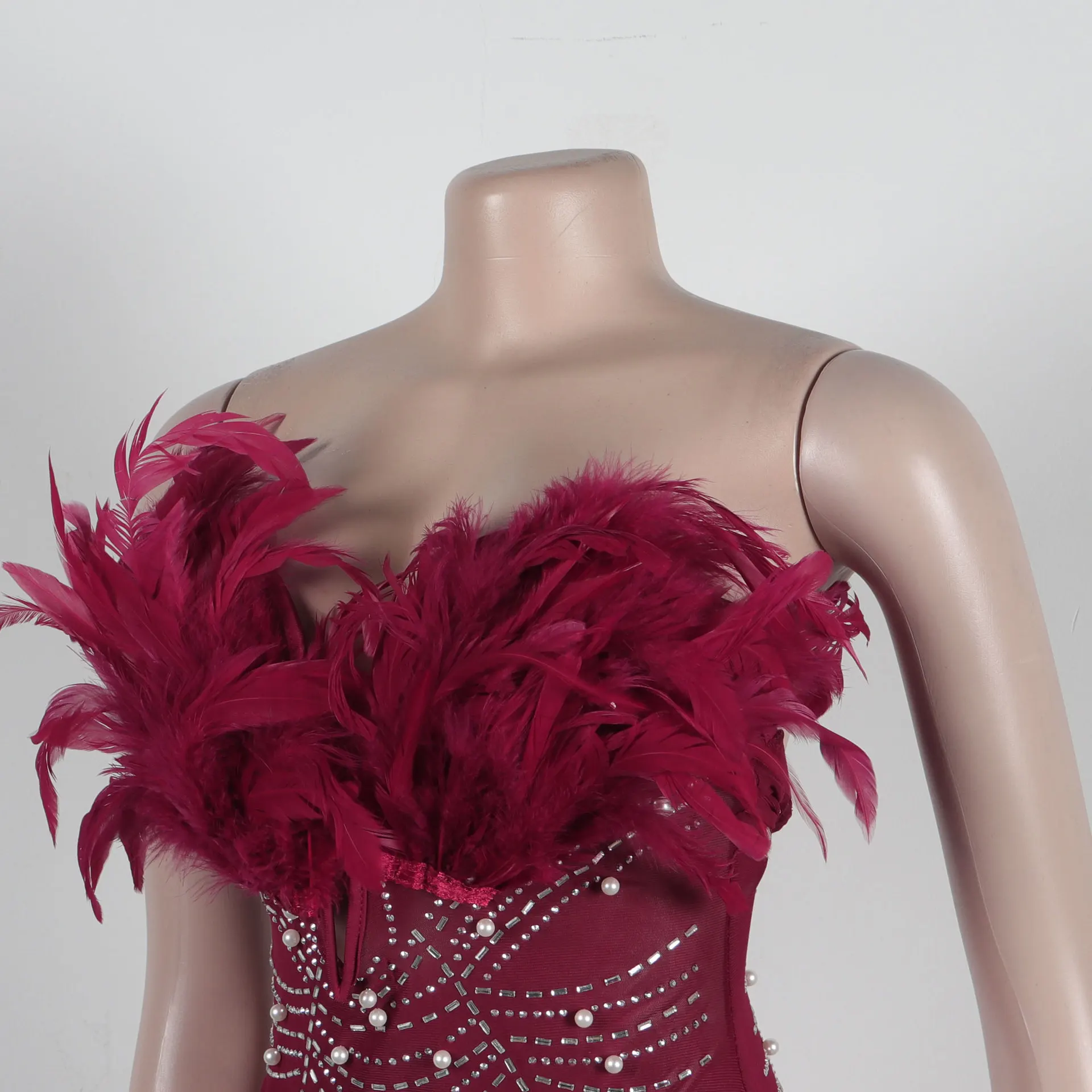 CM.YAYA Women Diamonds Hot Rhinestones Feather Mesh Strapless Plunging V-neck Bodycon Midi Dress 2023 Sexy Party Evening Dresses