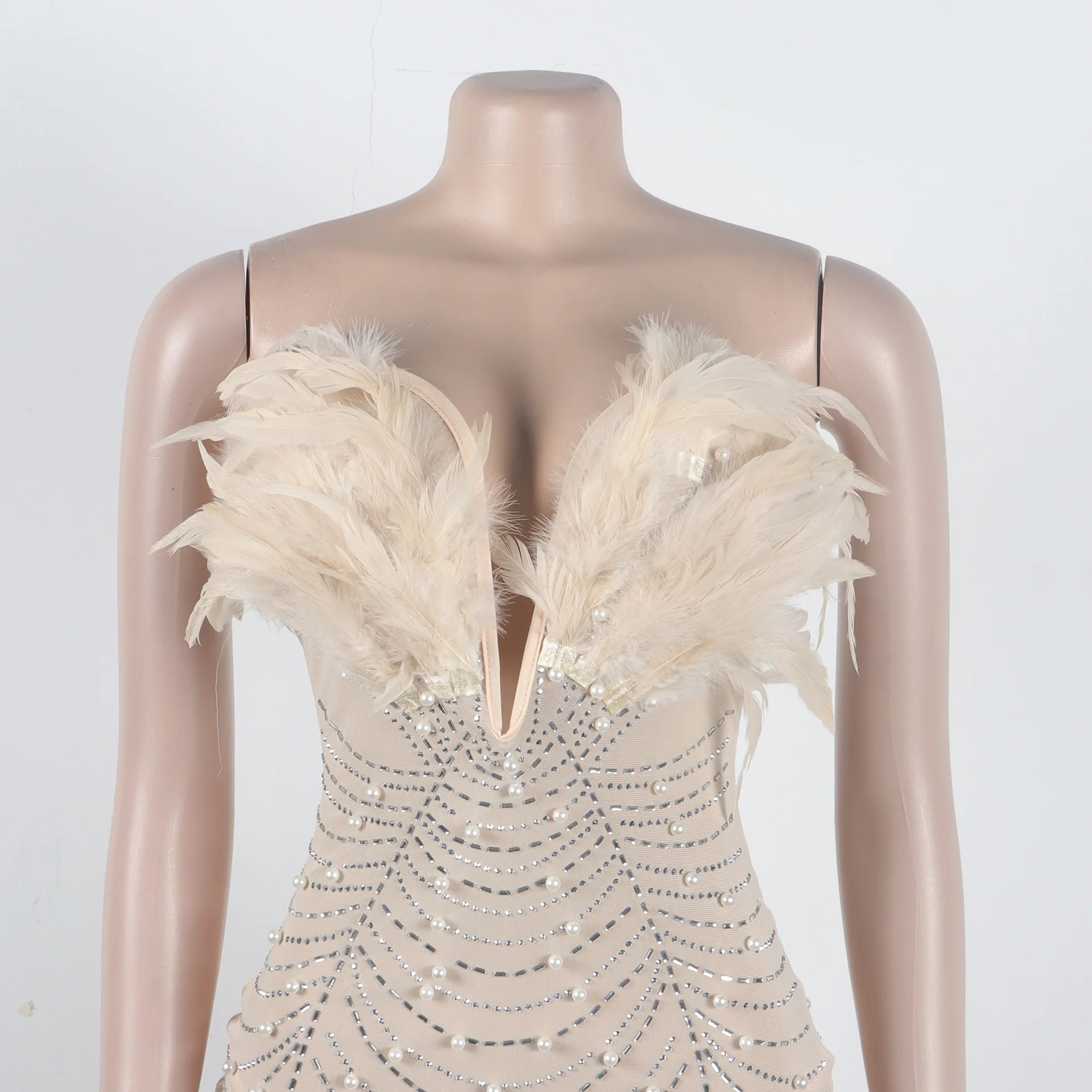 CM.YAYA Women Diamonds Hot Rhinestones Feather Mesh Strapless Plunging V-neck Bodycon Midi Dress 2023 Sexy Party Evening Dresses