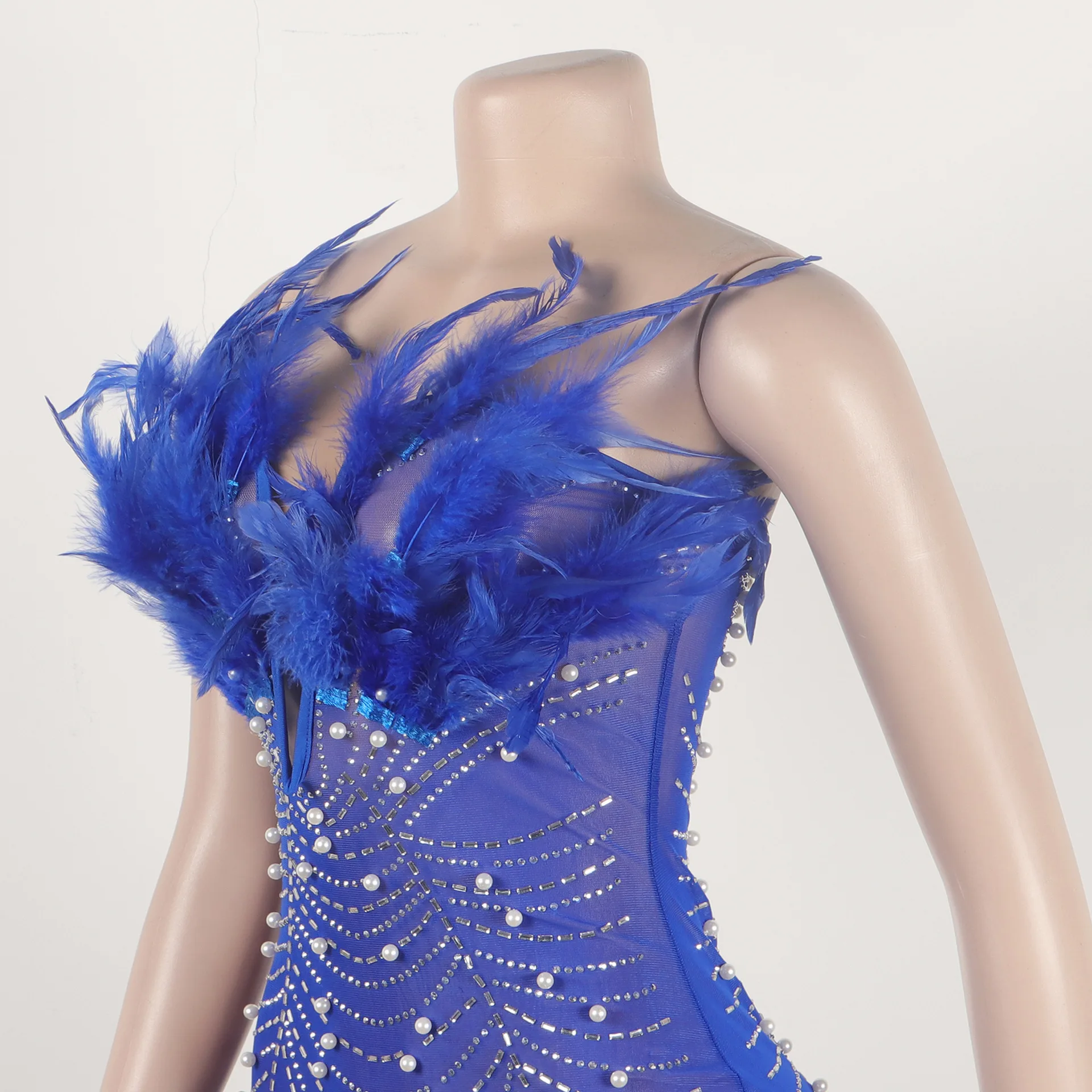 CM.YAYA Women Diamonds Hot Rhinestones Feather Mesh Strapless Plunging V-neck Bodycon Midi Dress 2023 Sexy Party Evening Dresses