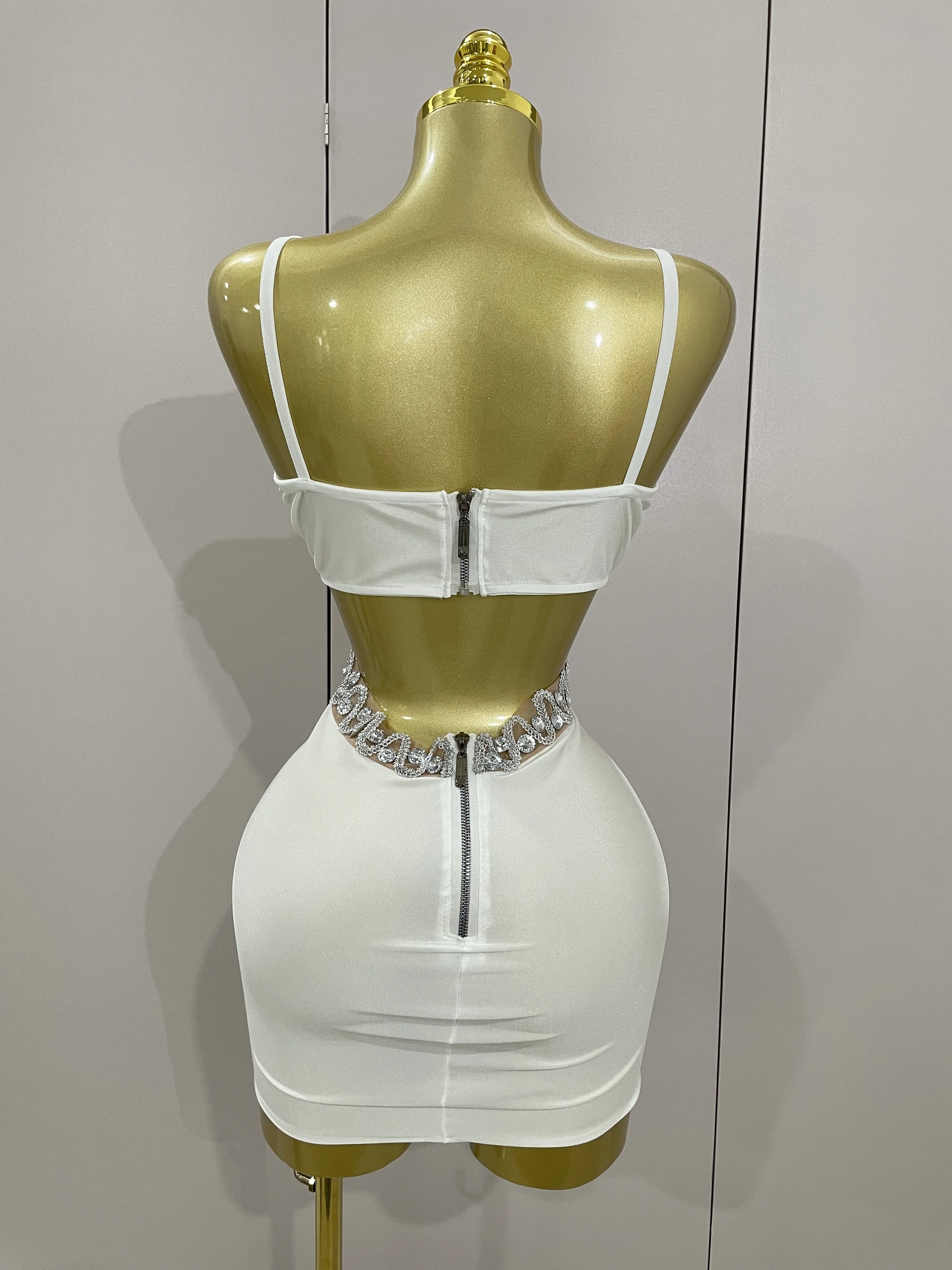 STOCK Luxury Shiny Diamond Chain White Sexy Sleeveless Bodycon Mini Dress 2025New Evening Birthday Party Nightclub Stage Costume