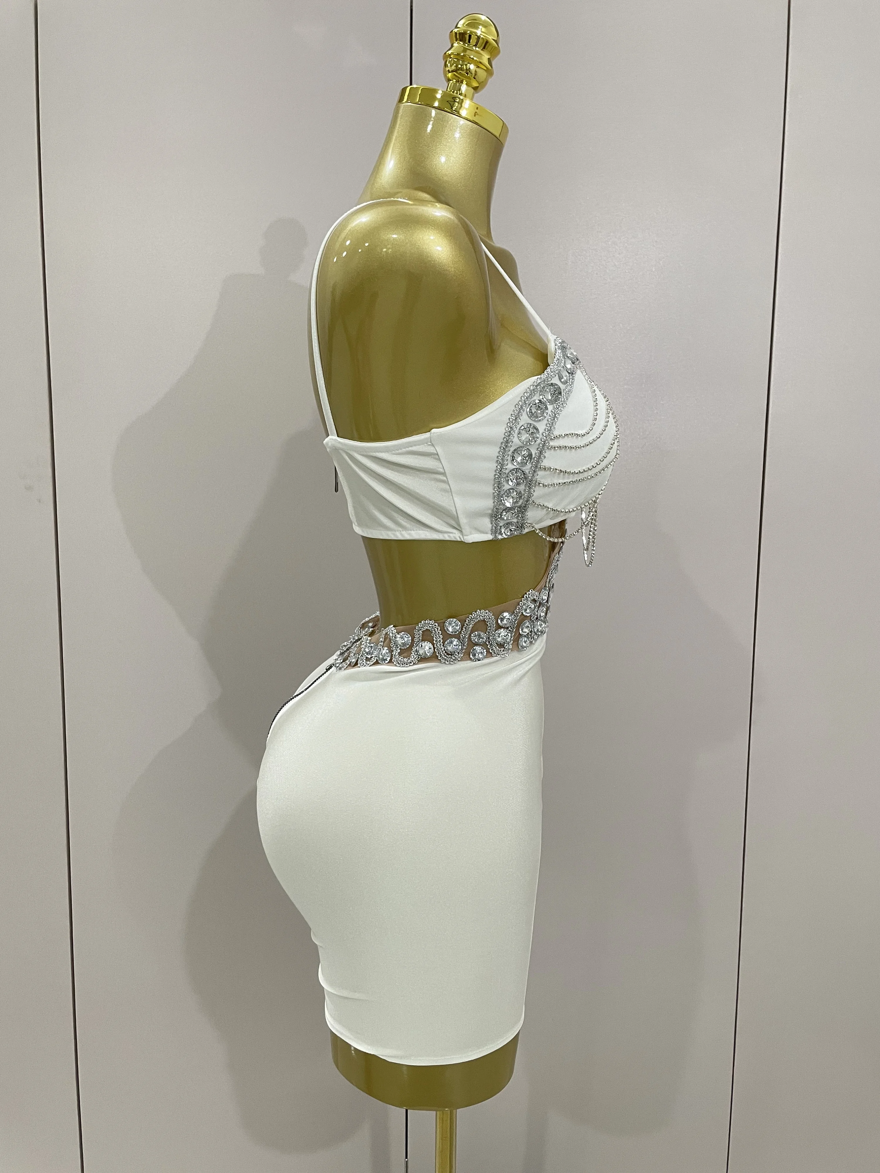 STOCK Luxury Shiny Diamond Chain White Sexy Sleeveless Bodycon Mini Dress 2025New Evening Birthday Party Nightclub Stage Costume