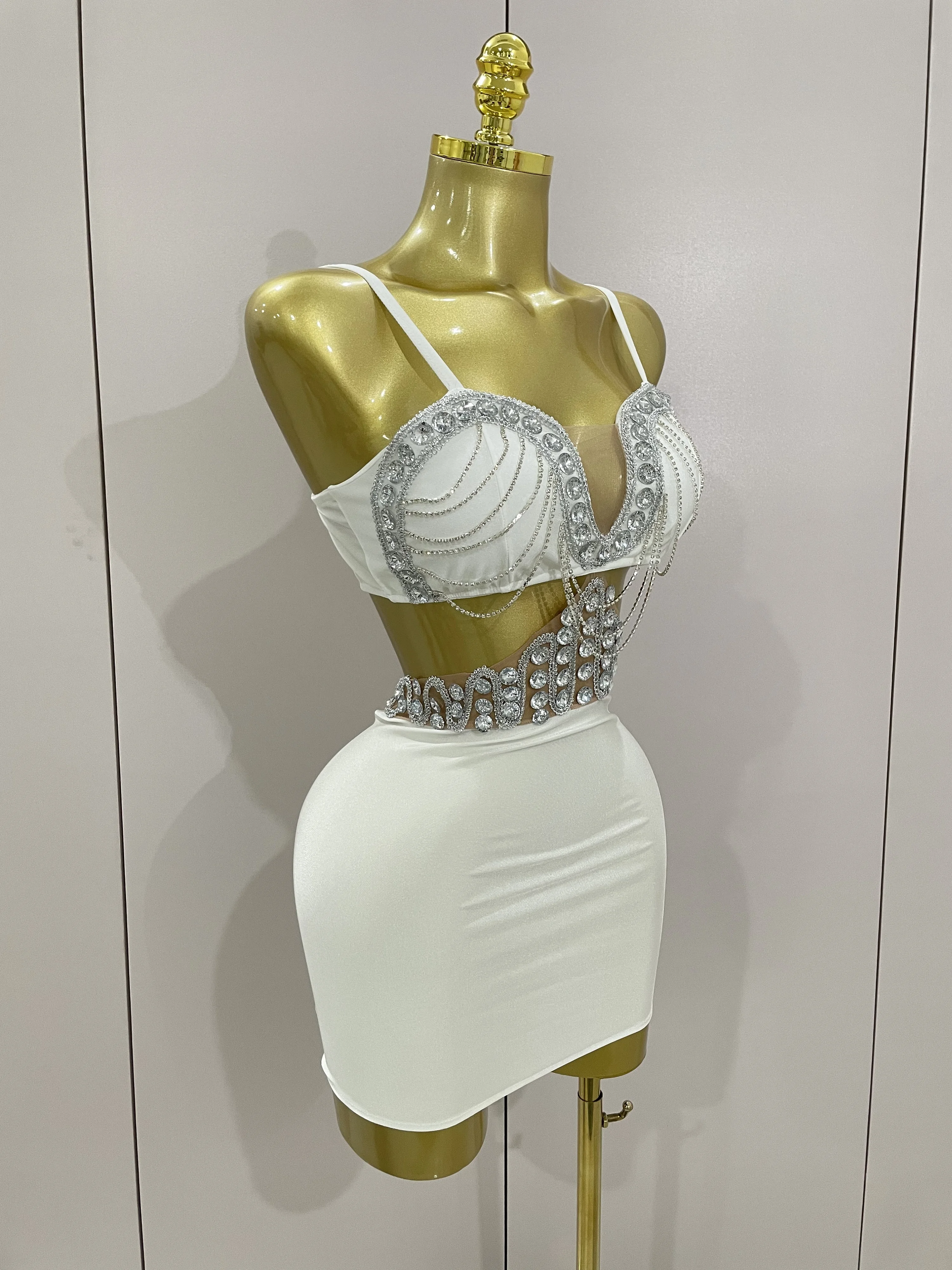 STOCK Luxury Shiny Diamond Chain White Sexy Sleeveless Bodycon Mini Dress 2025New Evening Birthday Party Nightclub Stage Costume