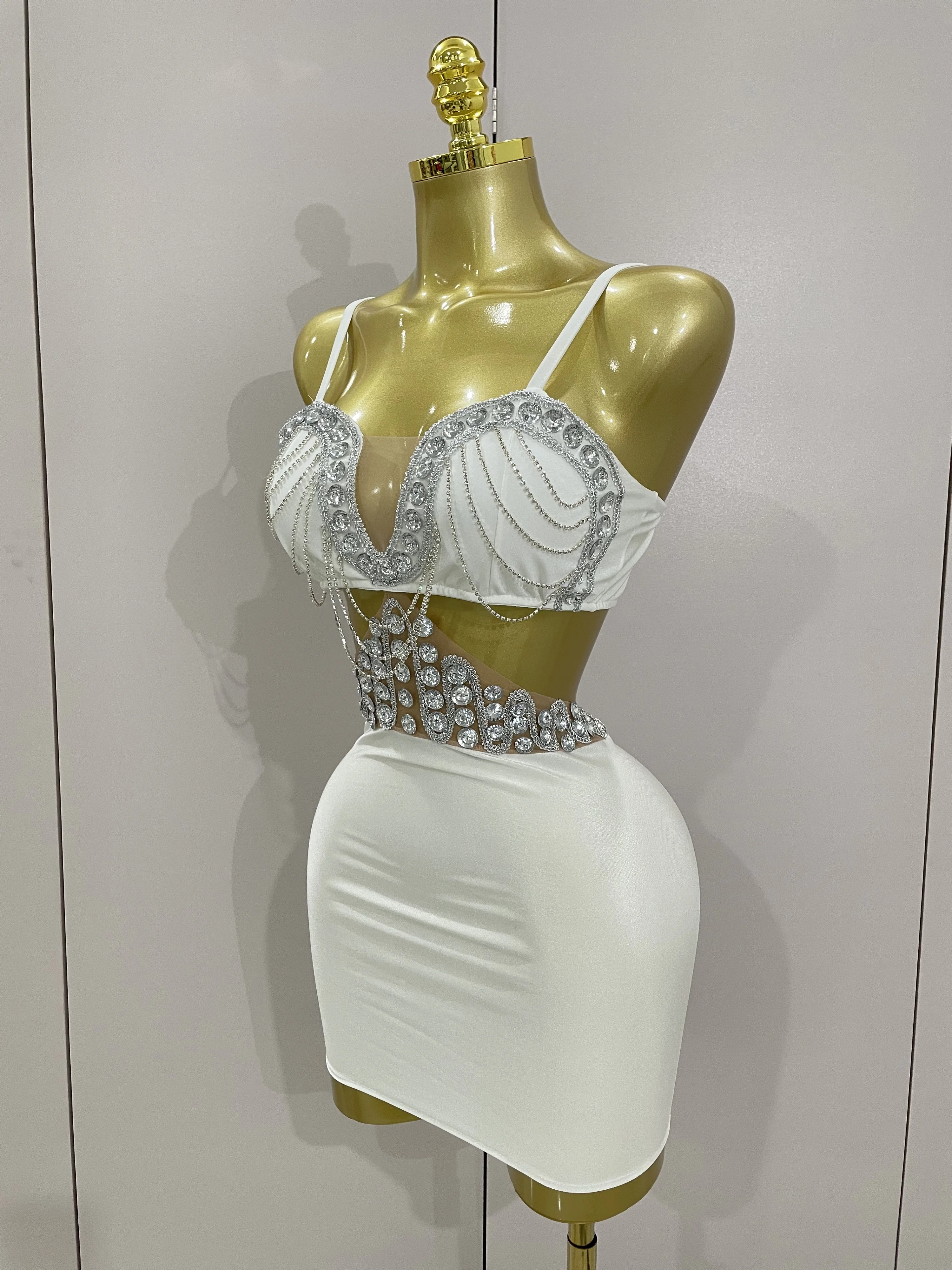 STOCK Luxury Shiny Diamond Chain White Sexy Sleeveless Bodycon Mini Dress 2025New Evening Birthday Party Nightclub Stage Costume