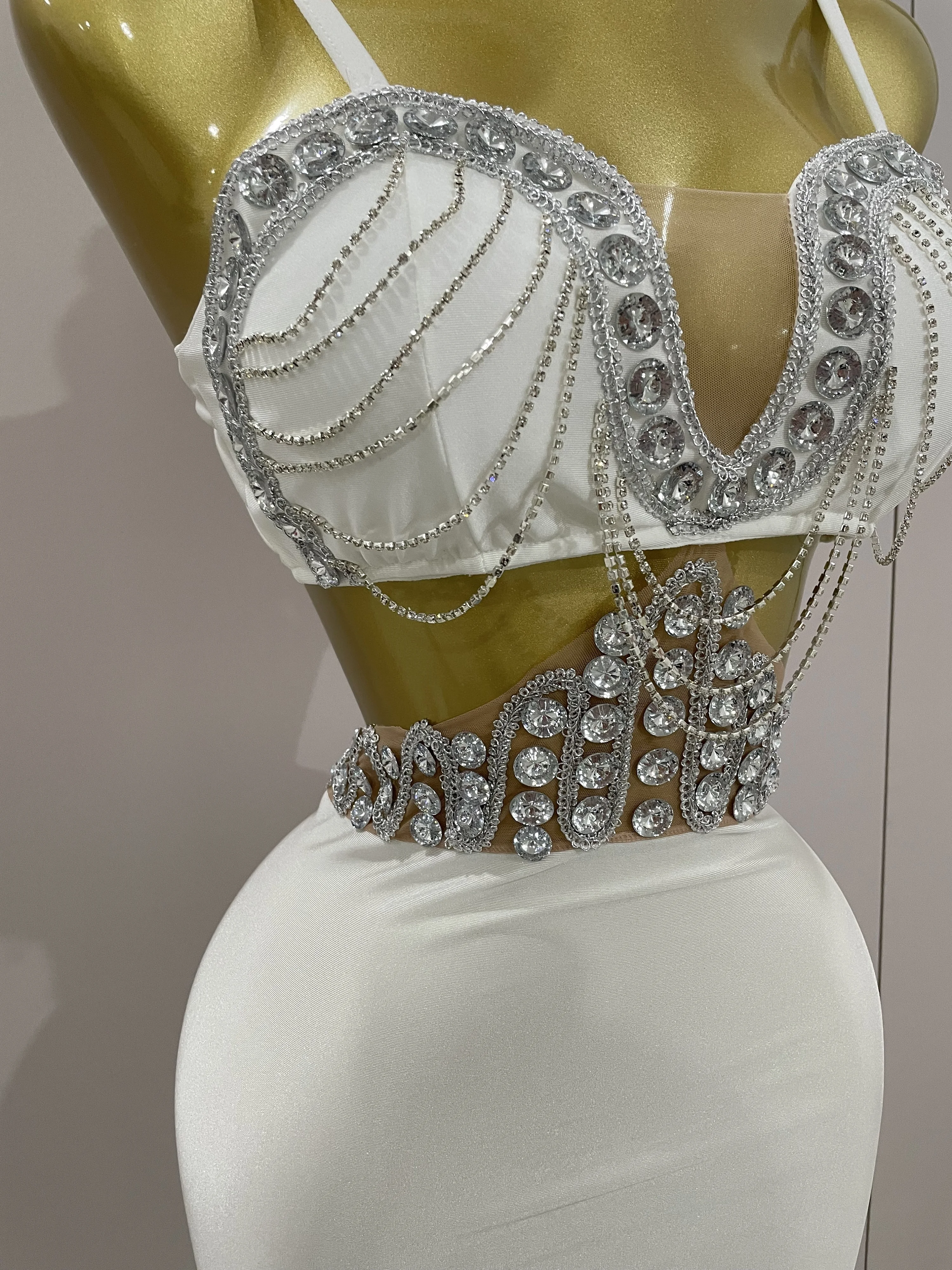 STOCK Luxury Shiny Diamond Chain White Sexy Sleeveless Bodycon Mini Dress 2025New Evening Birthday Party Nightclub Stage Costume