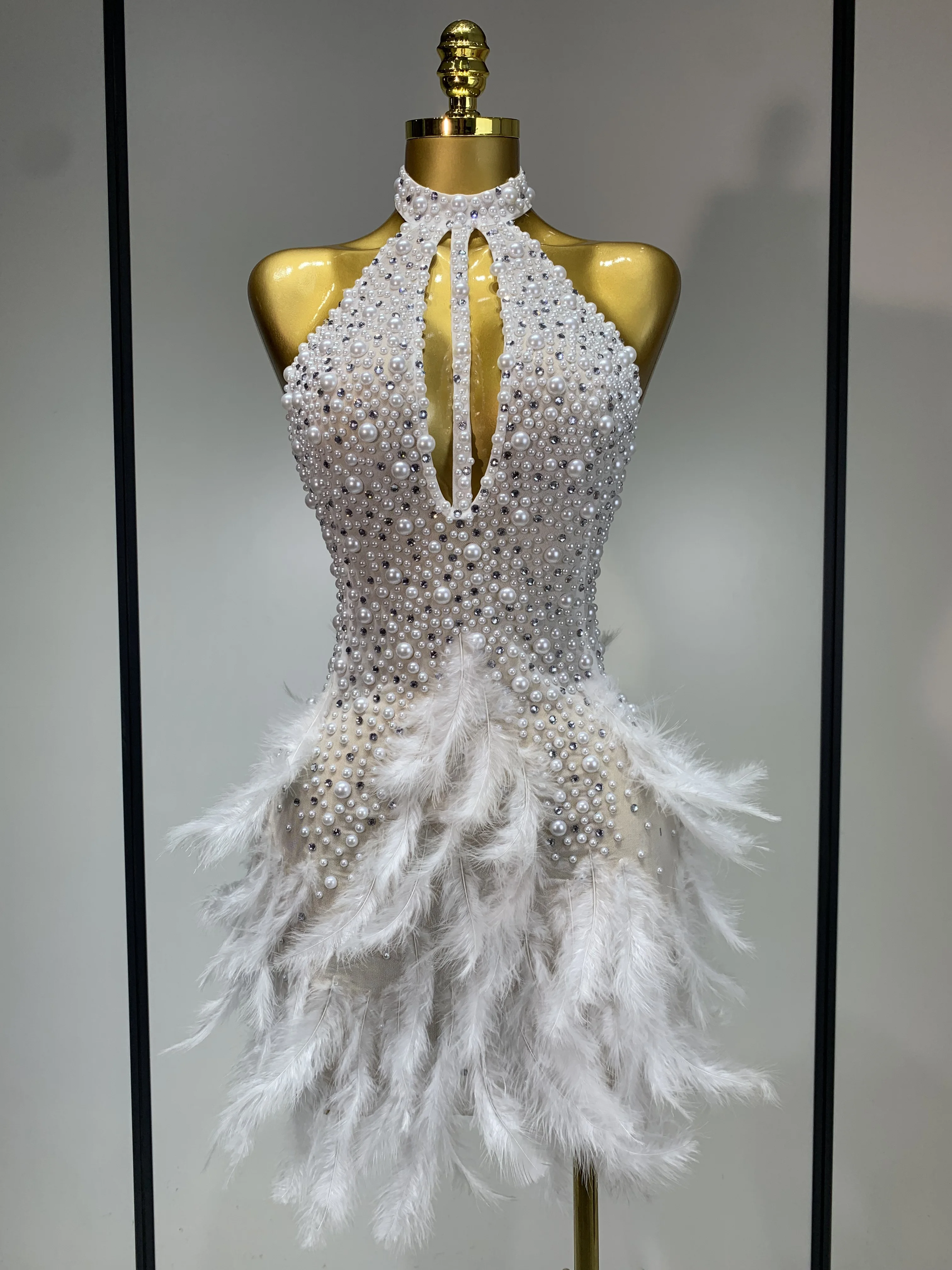 Sexy Halter Backless Feather Pearl Short Party Dress Women Luxury Rhinestone Celebrate Birthday Outfit Performance Dance Costume