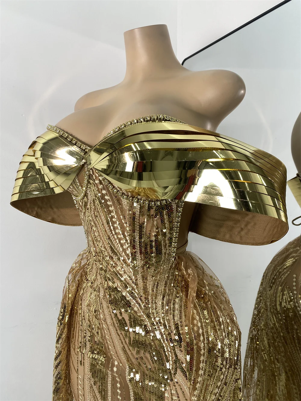 Flashing Gold Long Party Dress Luxury Diamonds Sequins See Thourgh Birthday Gown Sexy Off Shoulder Performance Singer Costume