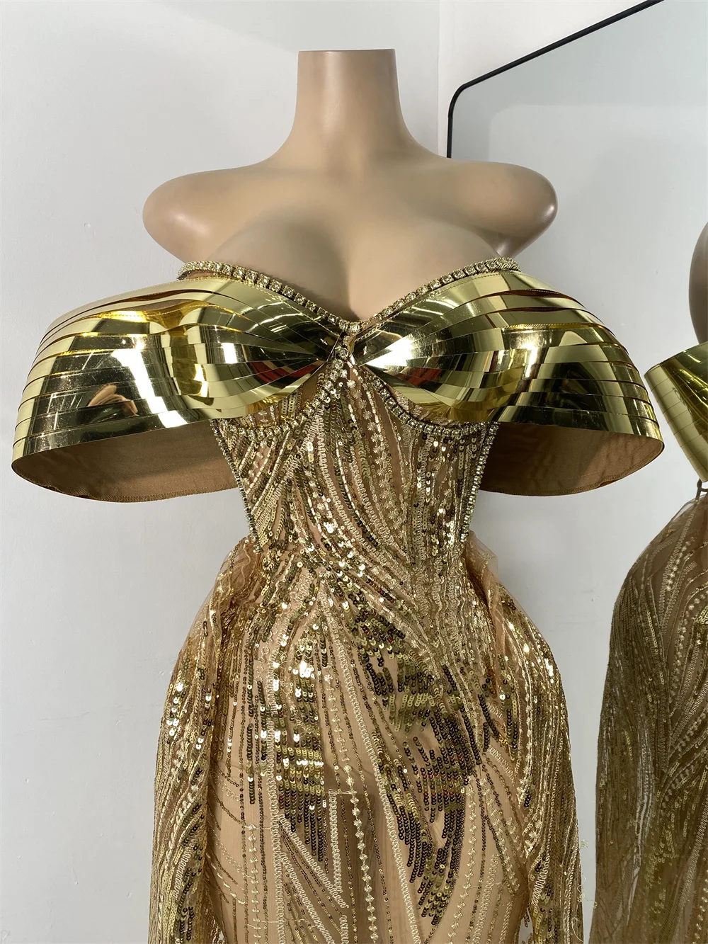 Flashing Gold Long Party Dress Luxury Diamonds Sequins See Thourgh Birthday Gown Sexy Off Shoulder Performance Singer Costume