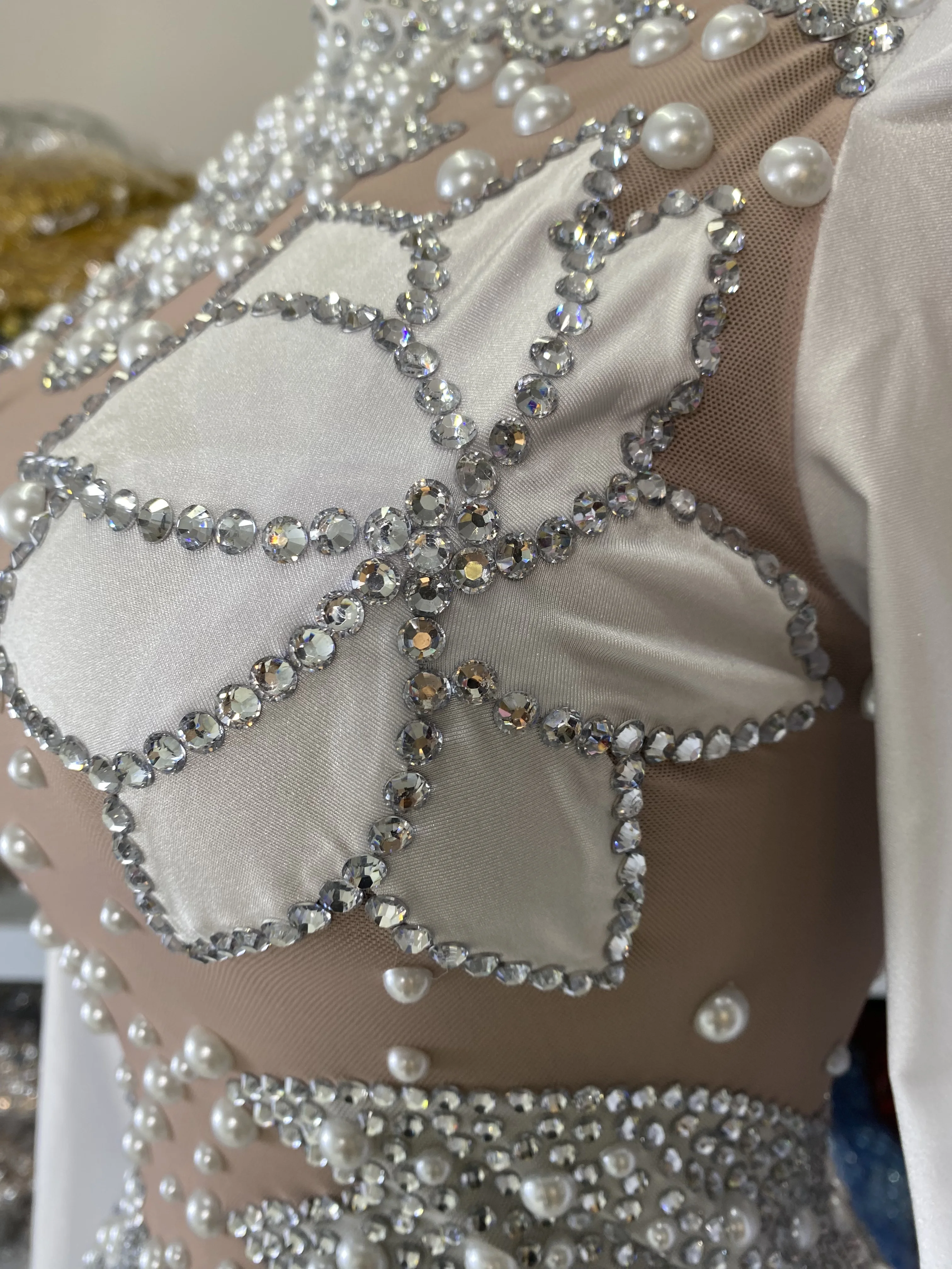 Women Luxury Designer White Sparkly Pearls Studded Rhinestones Long Sleeve Maxi Long Celebrity Wedding Evening Party Gala Gowns