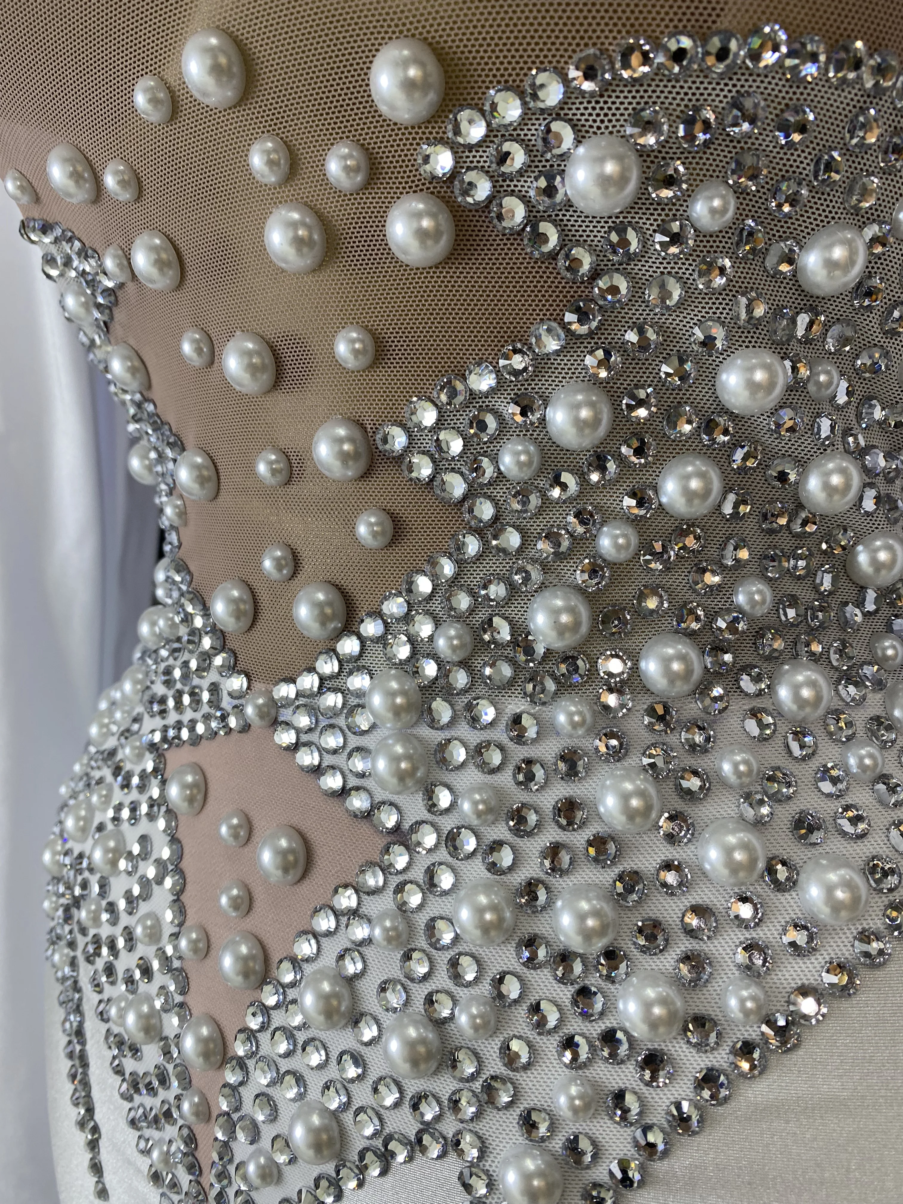Women Luxury Designer White Sparkly Pearls Studded Rhinestones Long Sleeve Maxi Long Celebrity Wedding Evening Party Gala Gowns