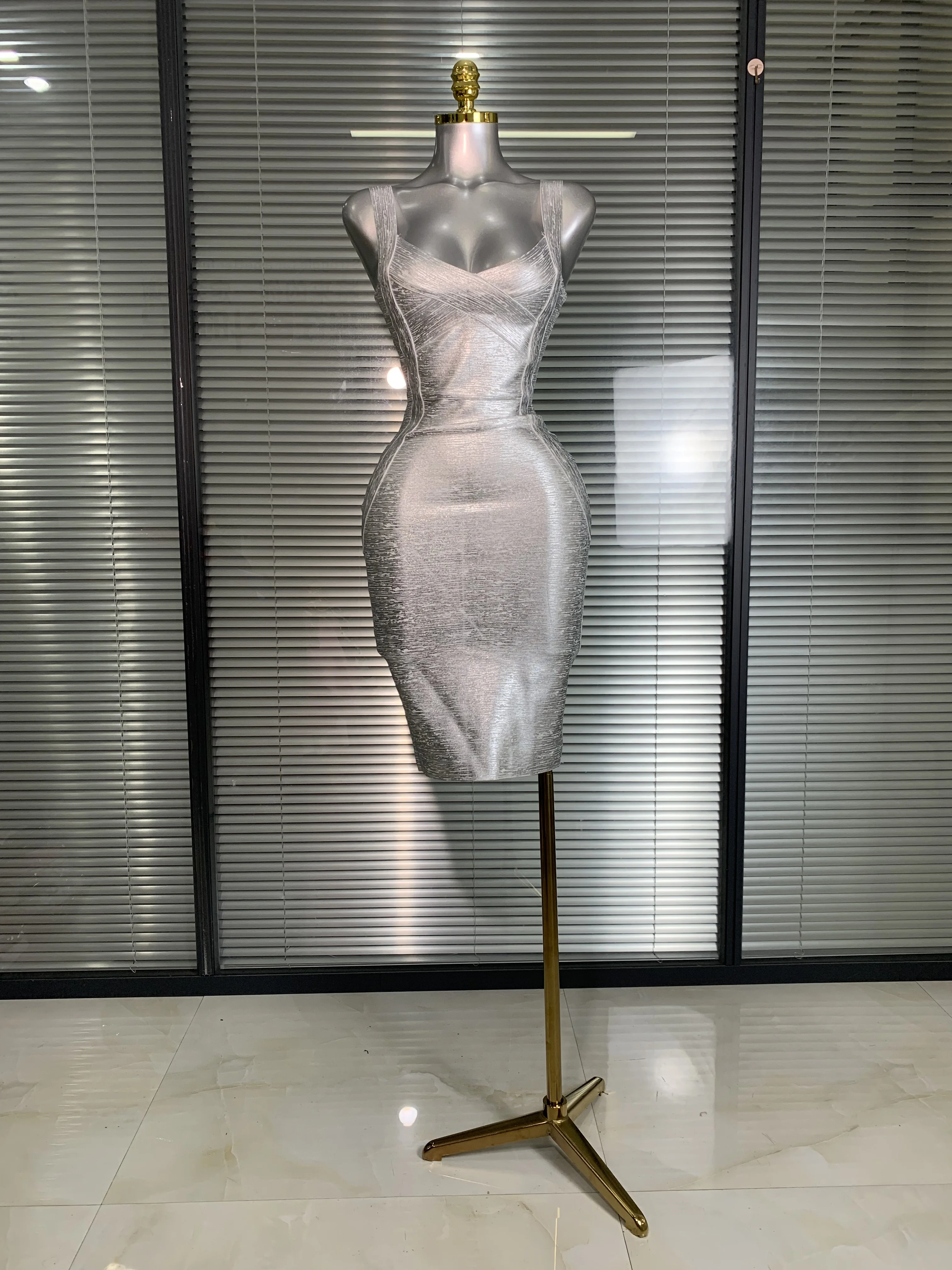 Brand New 2025 Women Bodycon Bandage Dress Sexy Bronzing Silver Celebrity Fashion High Street Evening Party Dress Vestido