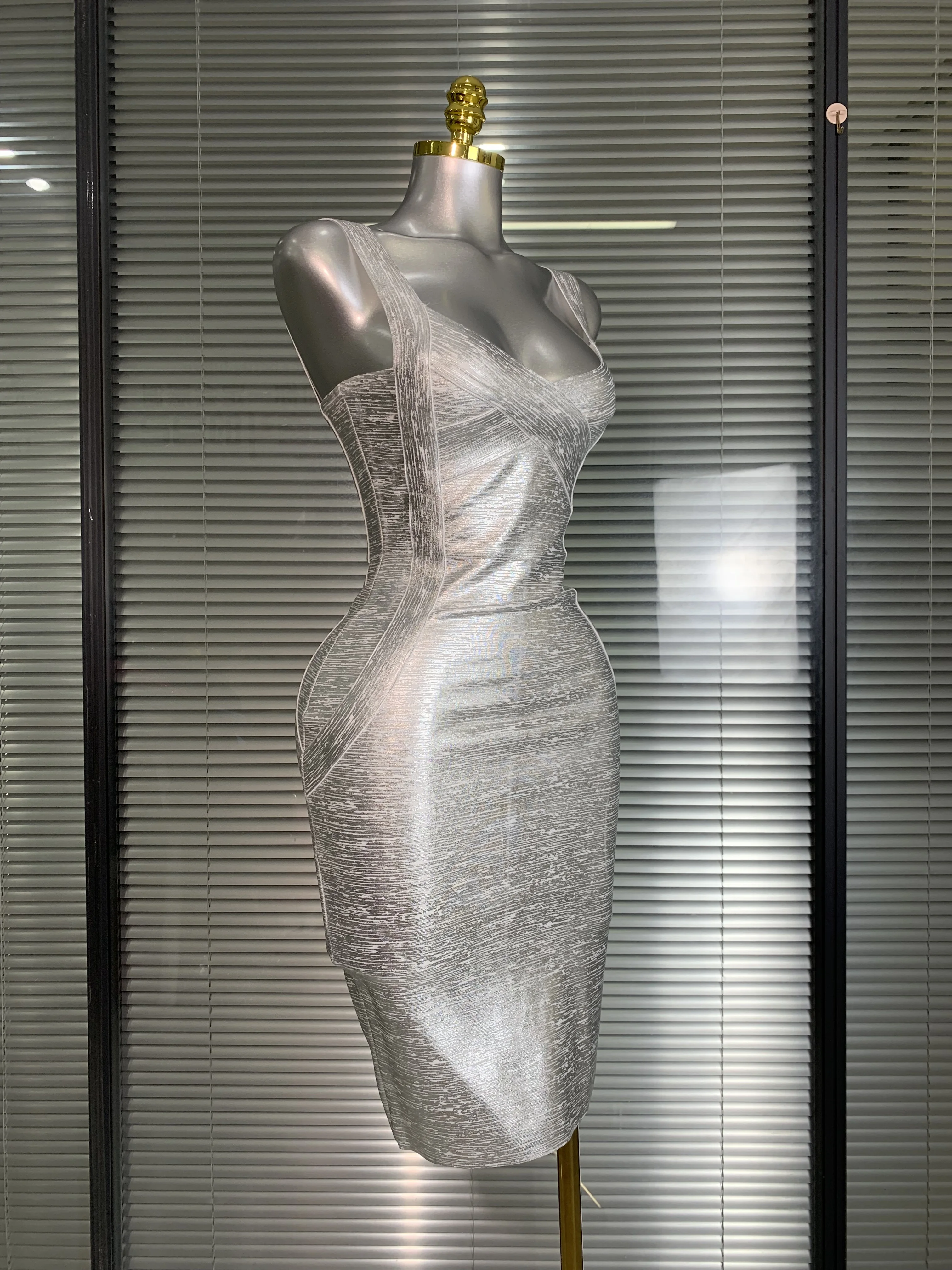 Brand New 2025 Women Bodycon Bandage Dress Sexy Bronzing Silver Celebrity Fashion High Street Evening Party Dress Vestido