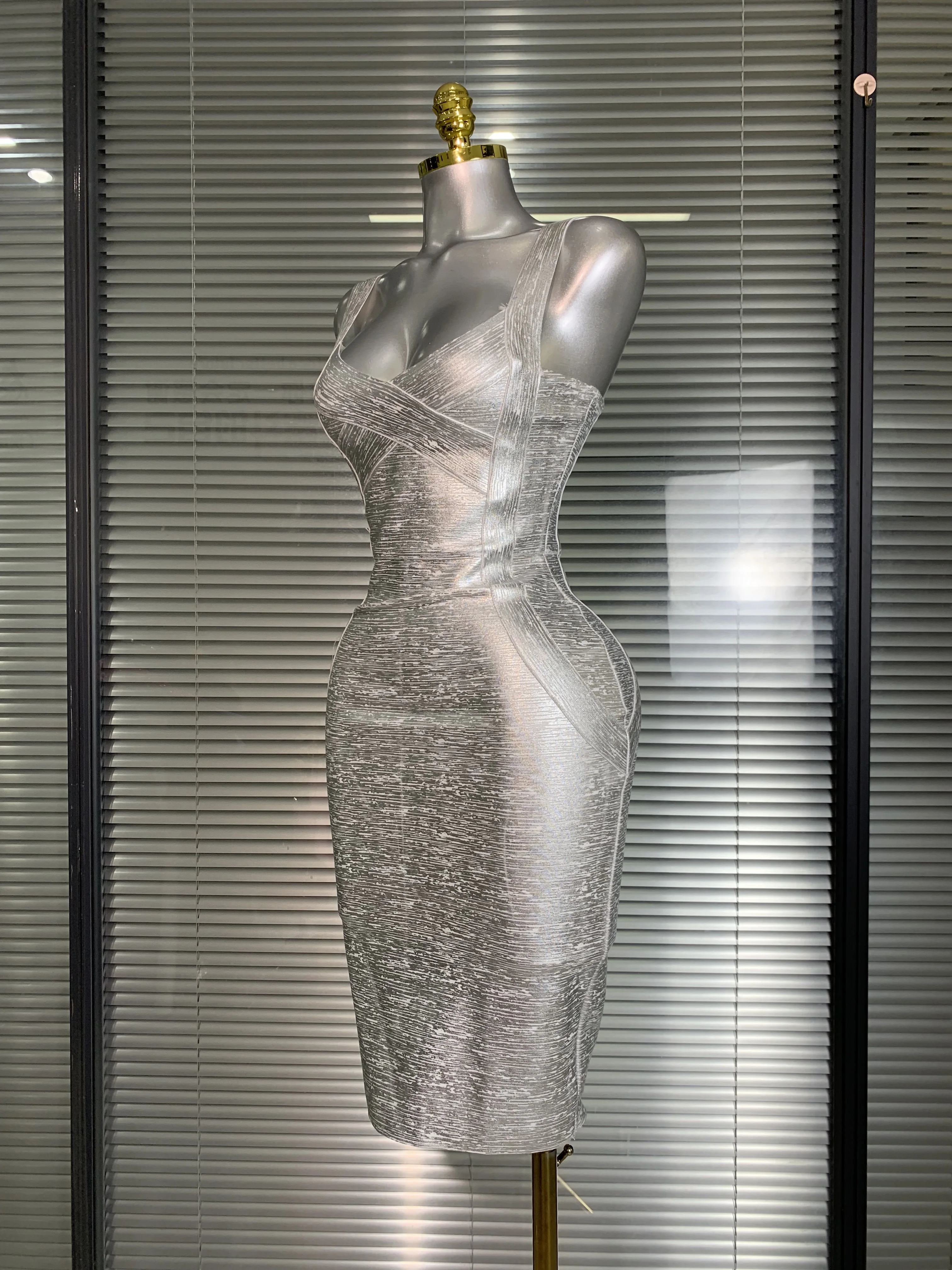 Brand New 2025 Women Bodycon Bandage Dress Sexy Bronzing Silver Celebrity Fashion High Street Evening Party Dress Vestido