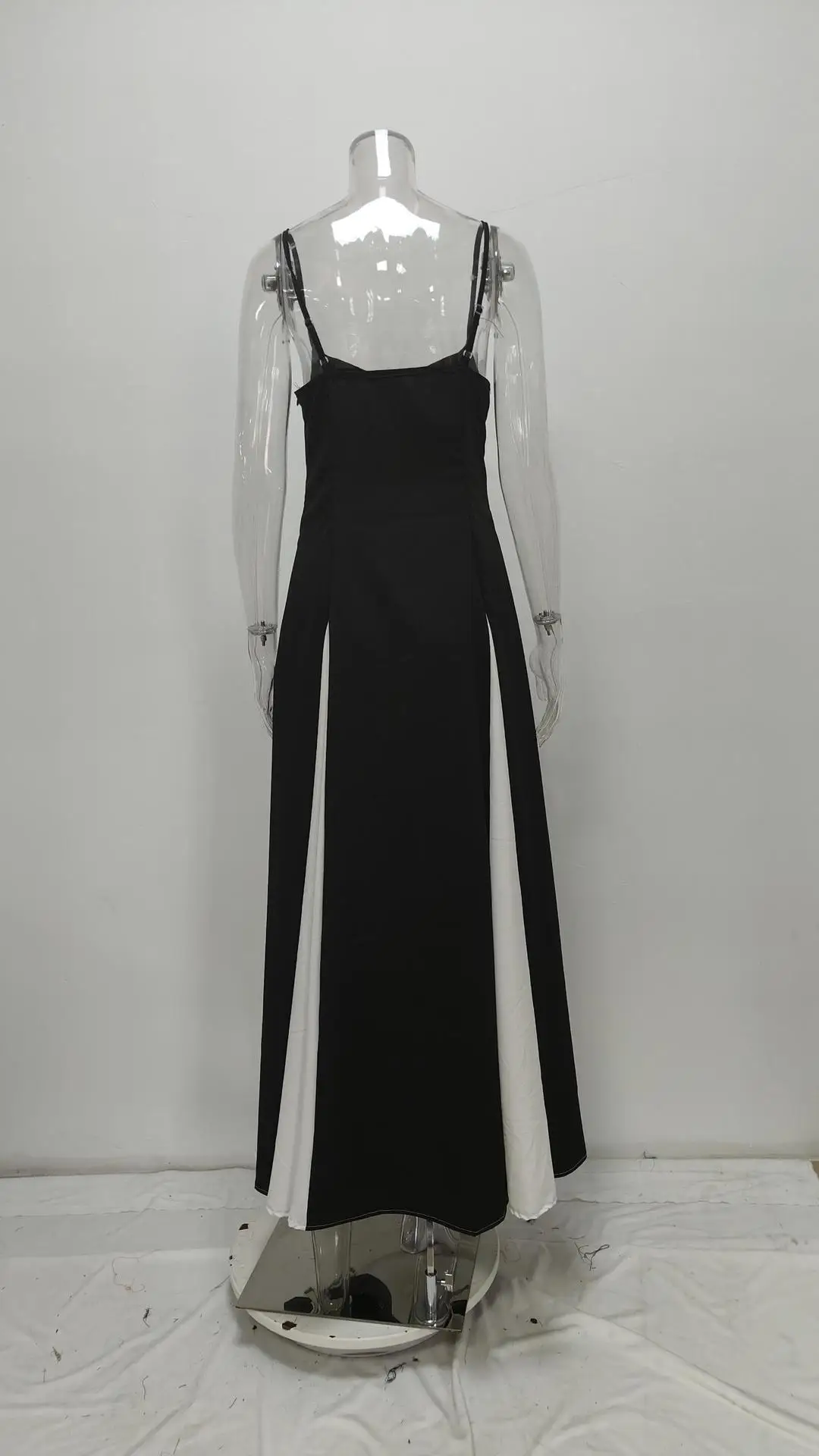 Fashion Contrast Color Pleated Hem Long Dress Elegant Sleeveless Backless High Waist Dresses 2025 New Lady Vocation
