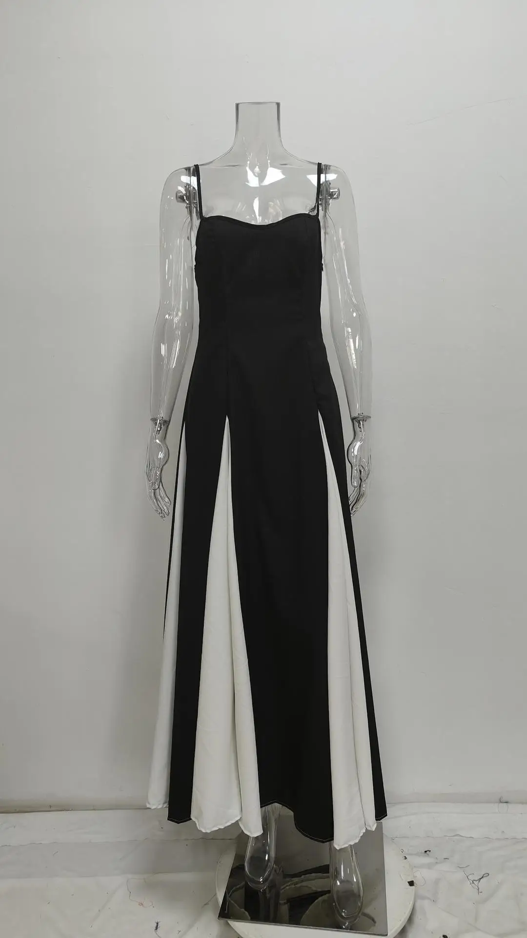 Fashion Contrast Color Pleated Hem Long Dress Elegant Sleeveless Backless High Waist Dresses 2025 New Lady Vocation