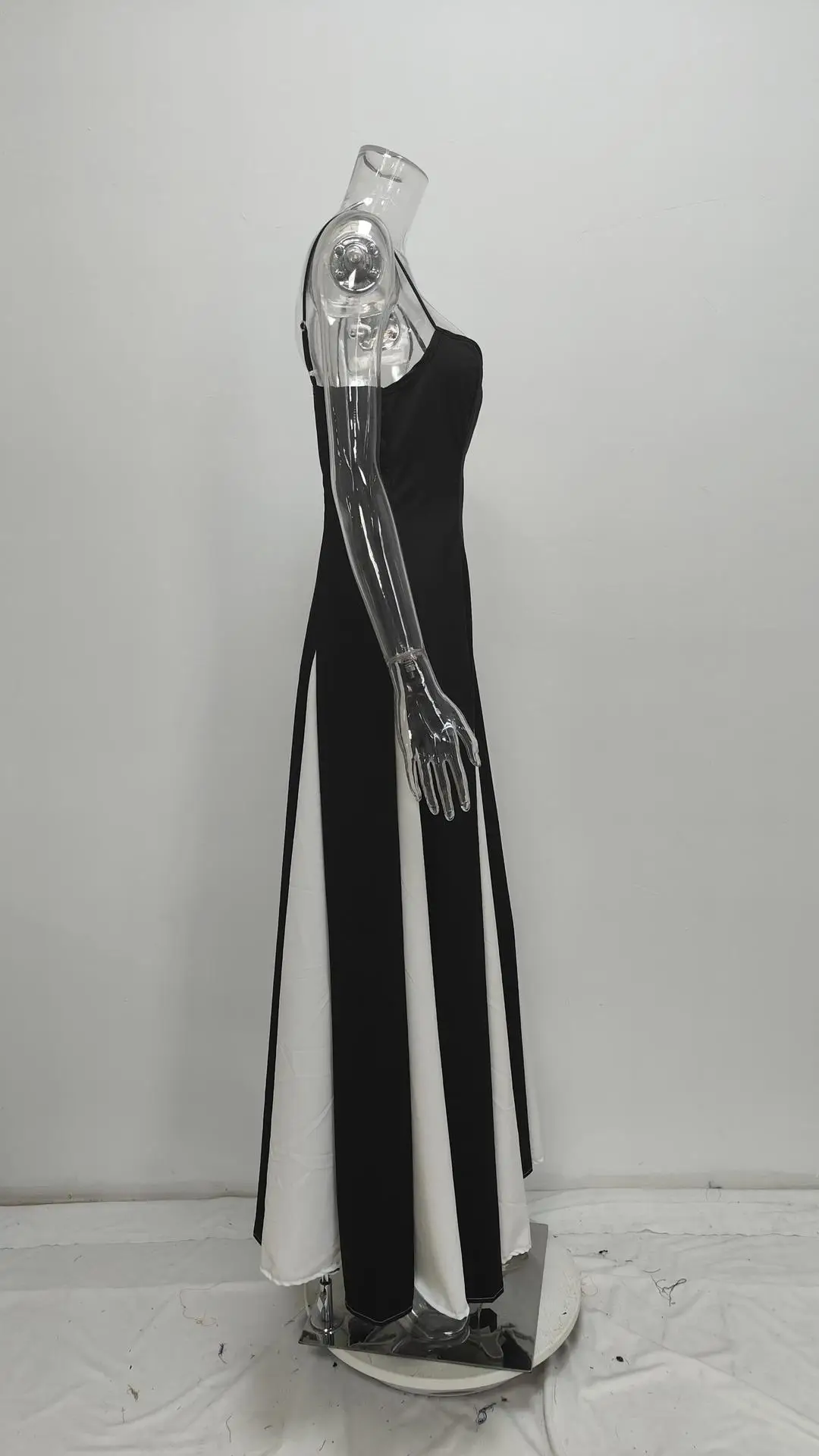 Fashion Contrast Color Pleated Hem Long Dress Elegant Sleeveless Backless High Waist Dresses 2025 New Lady Vocation
